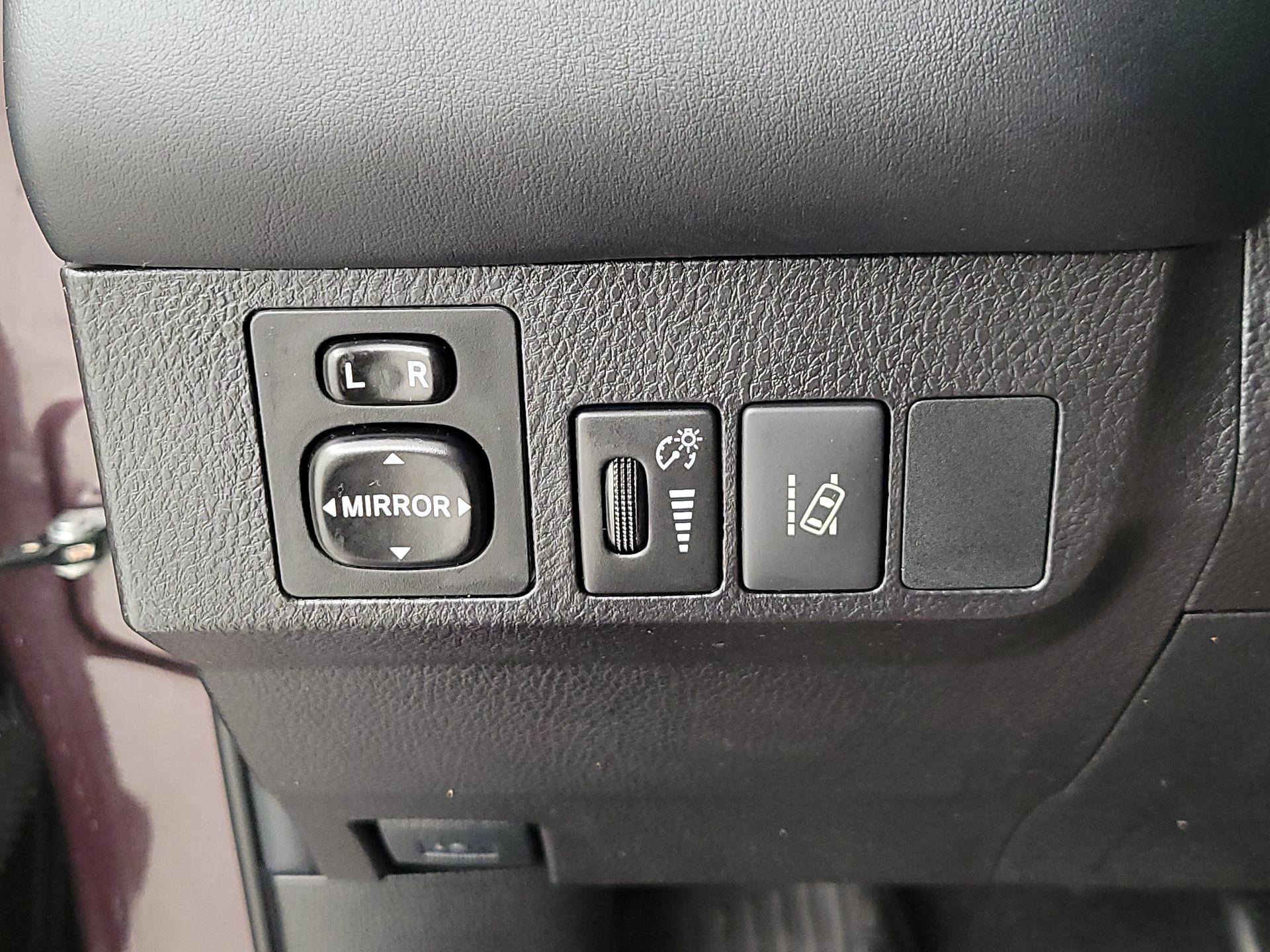 Thumbnail: 2018 Toyota RAV4 - 13