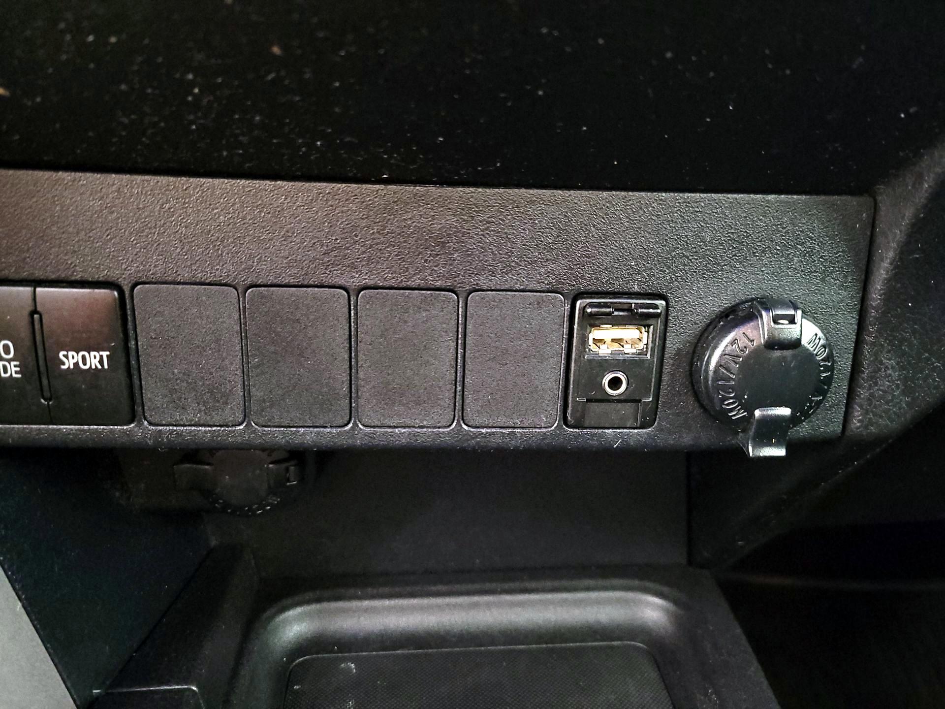 Thumbnail: 2018 Toyota RAV4 - 19