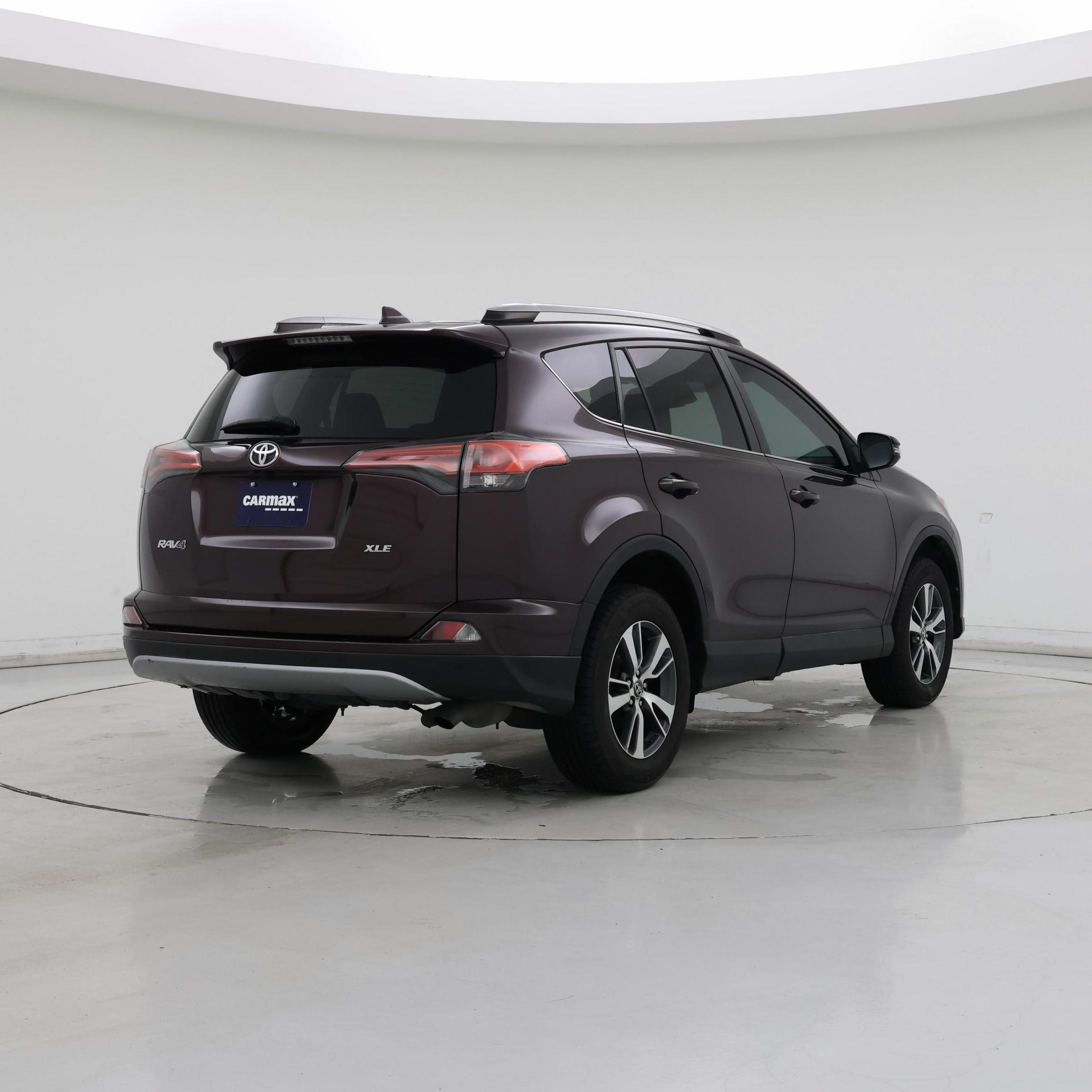 Thumbnail: 2018 Toyota RAV4 - 8