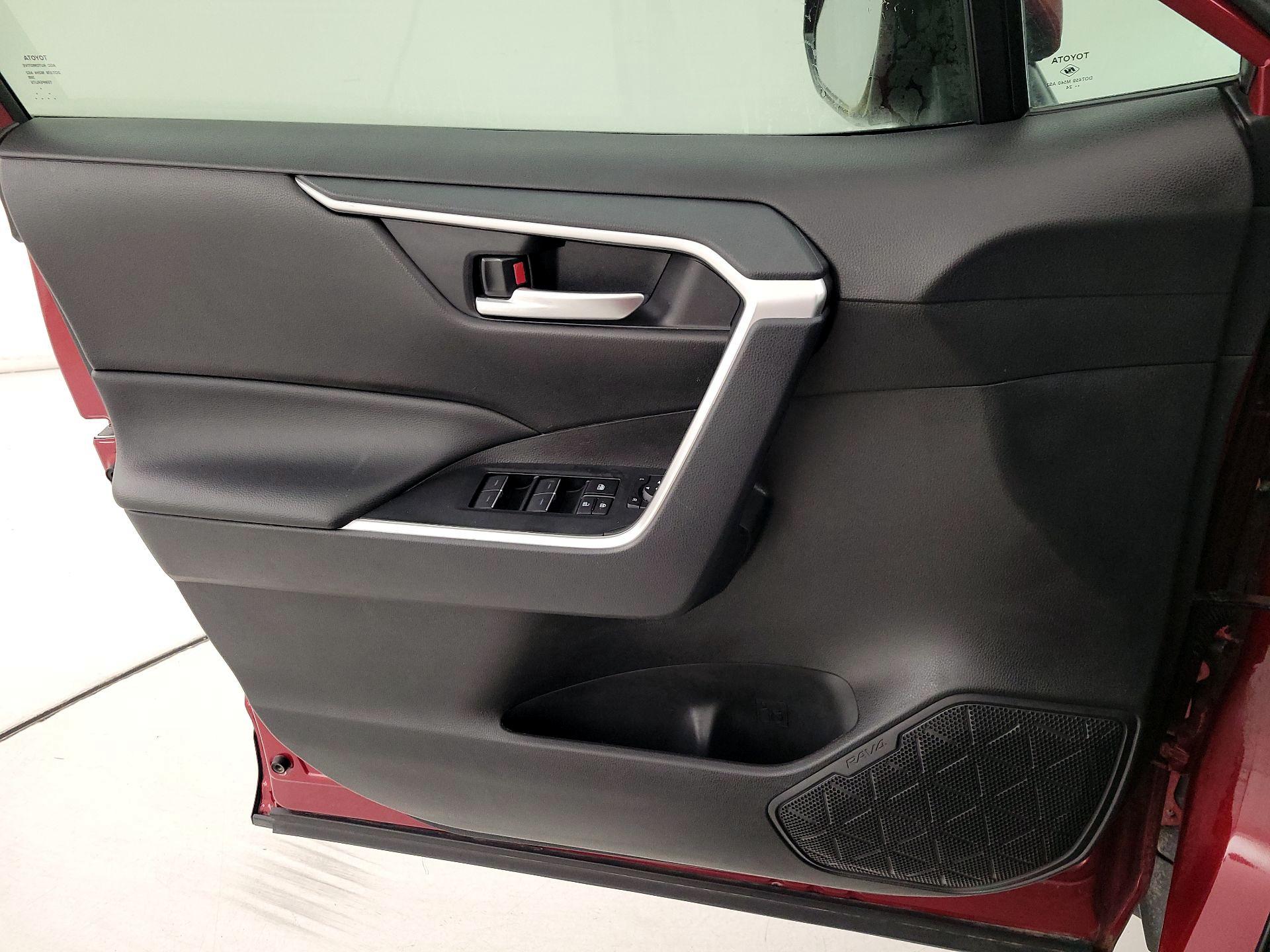 Thumbnail: 2025 Toyota RAV4 - 12