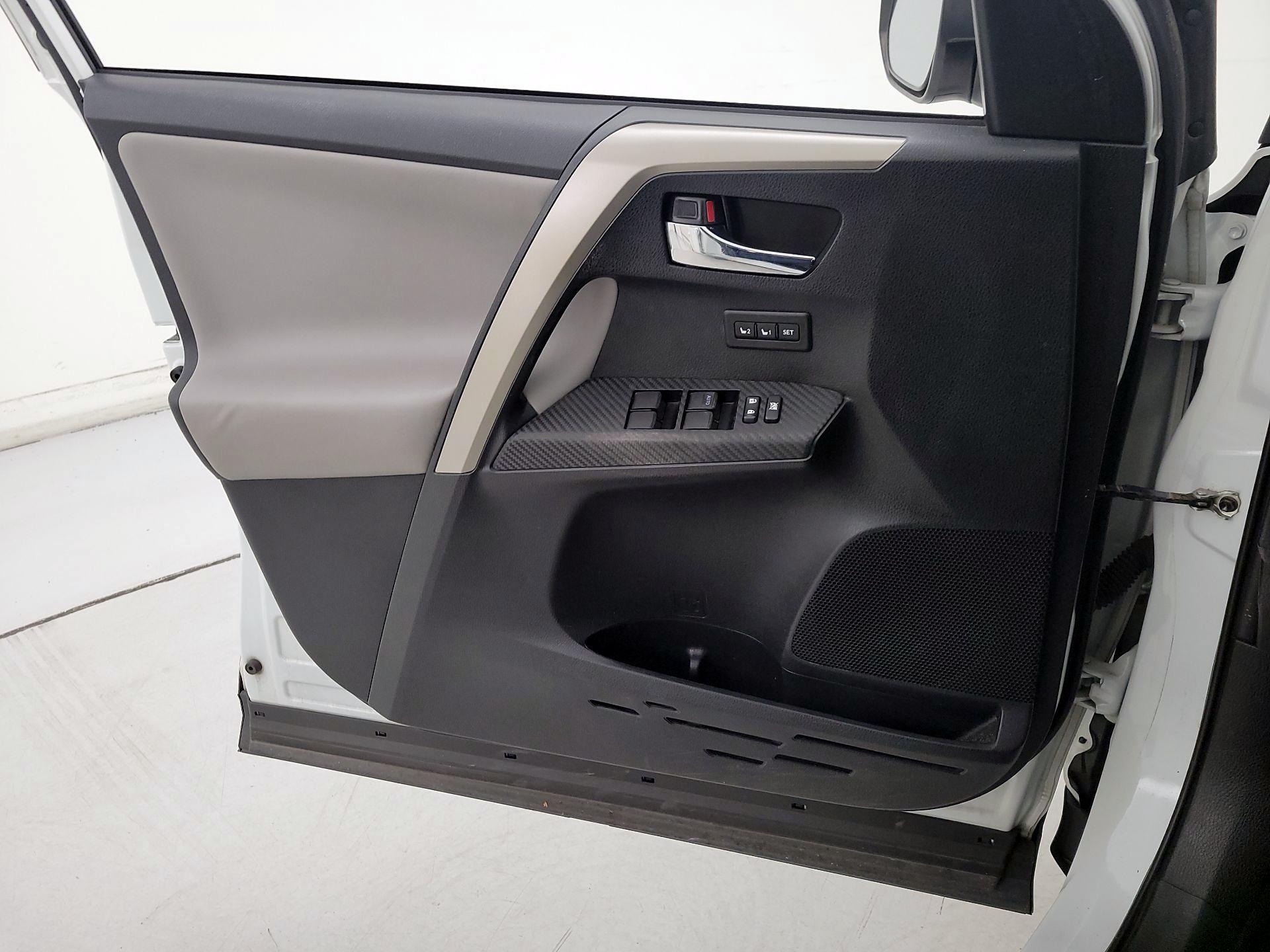 Thumbnail: 2014 Toyota RAV4 - 12