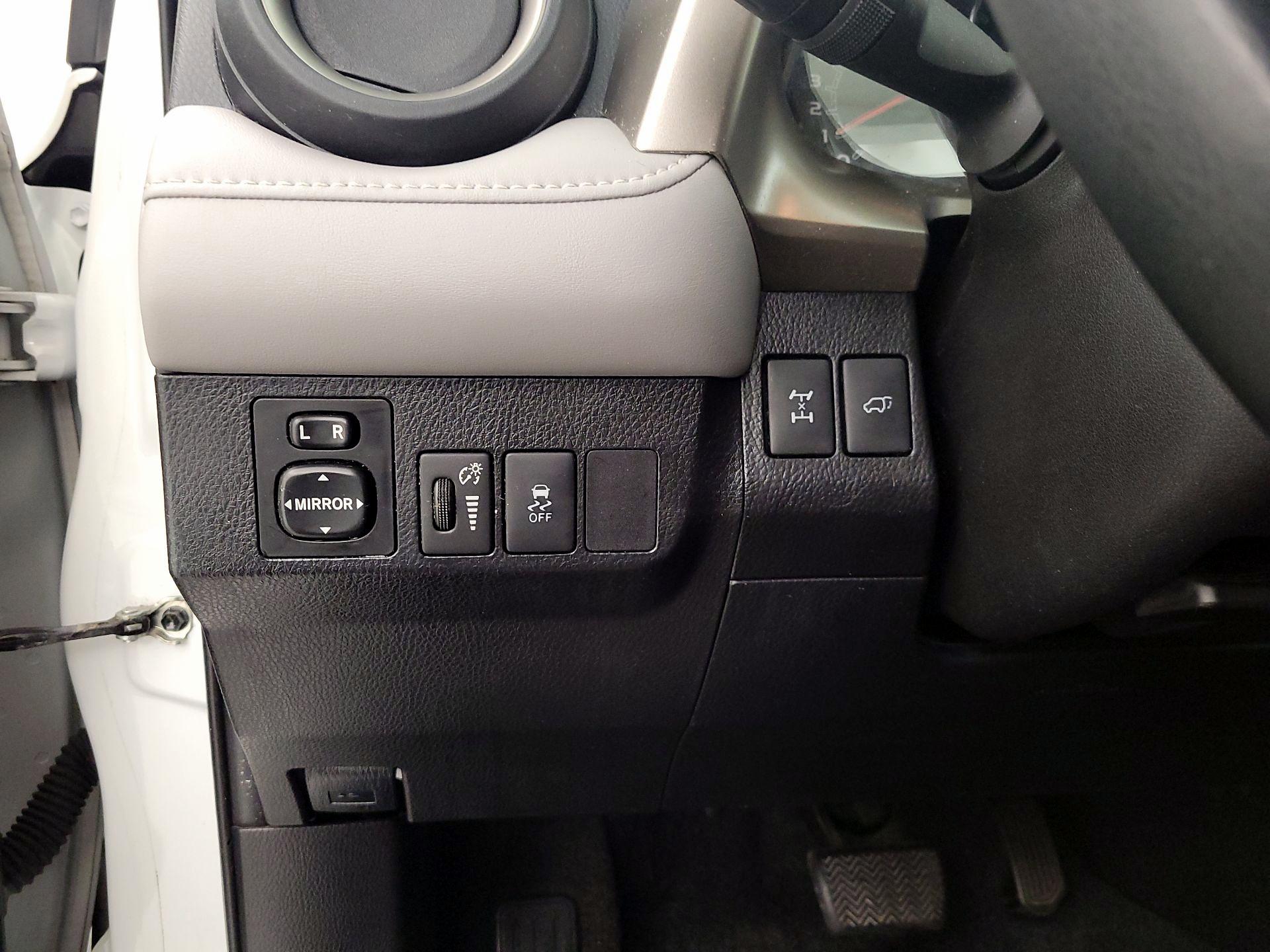 Thumbnail: 2014 Toyota RAV4 - 13