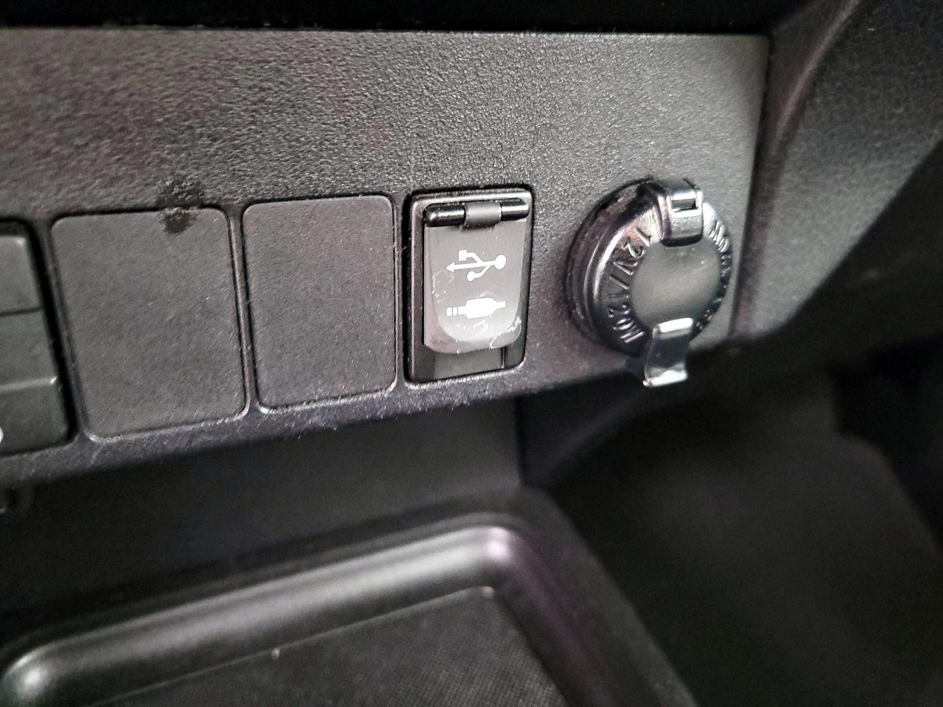 Thumbnail: 2014 Toyota RAV4 - 18