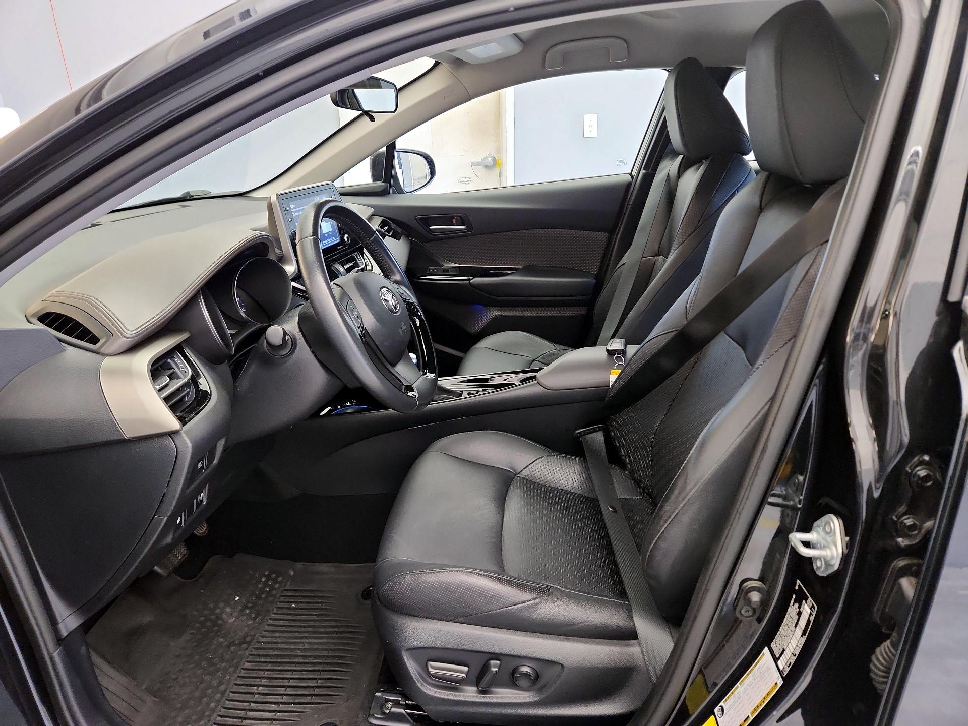 Thumbnail: 2022 Toyota C-HR - 11