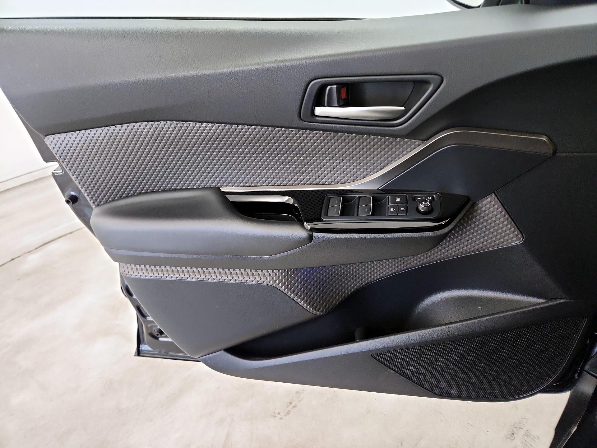 Thumbnail: 2022 Toyota C-HR - 12