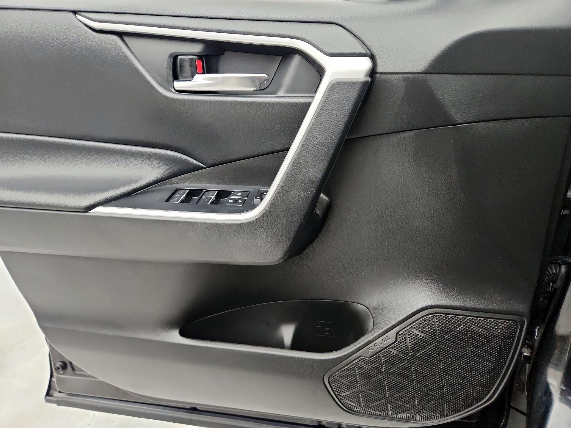 Thumbnail: 2022 Toyota RAV4 - 12