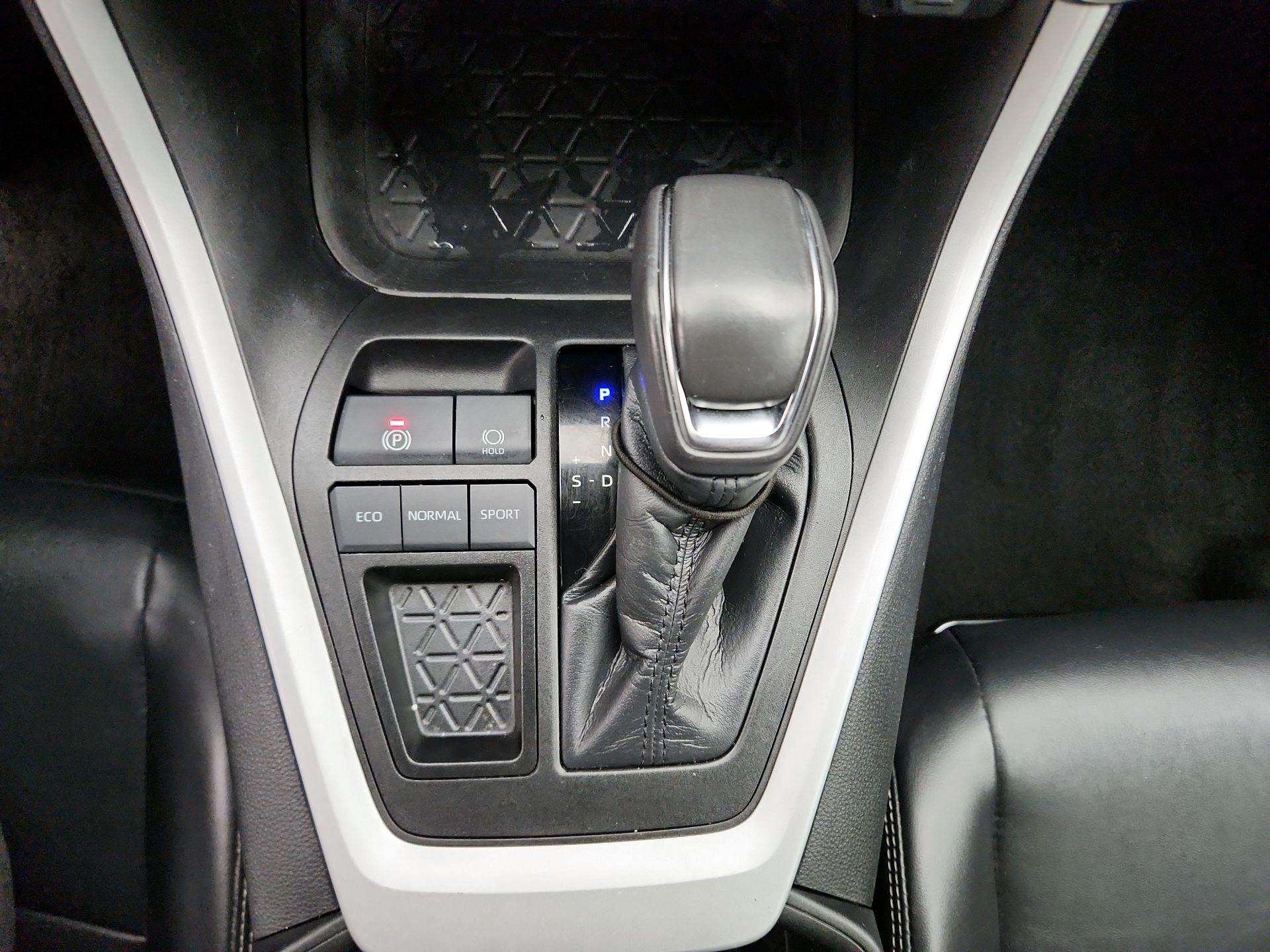 Thumbnail: 2022 Toyota RAV4 - 17