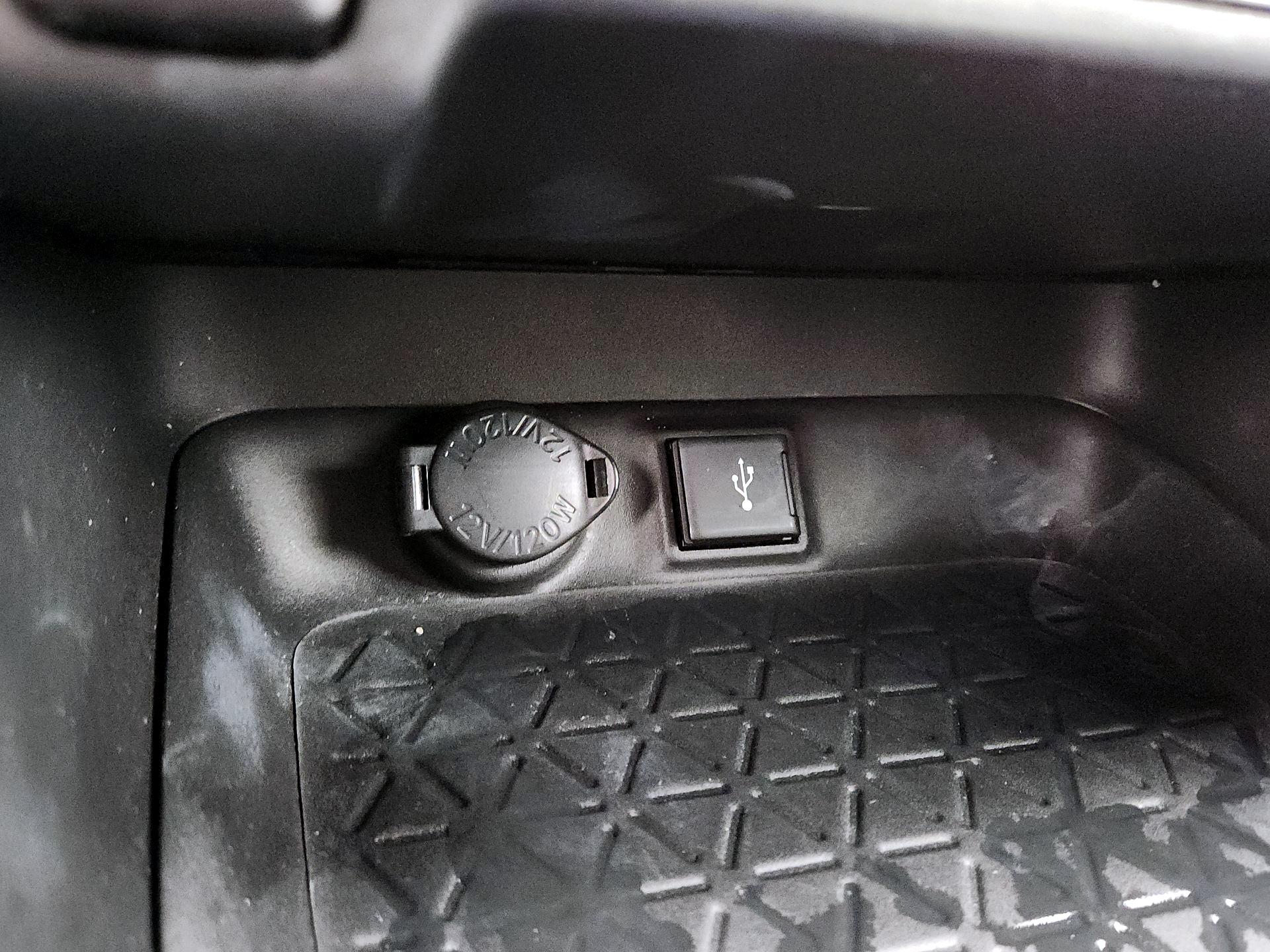 Thumbnail: 2022 Toyota RAV4 - 18