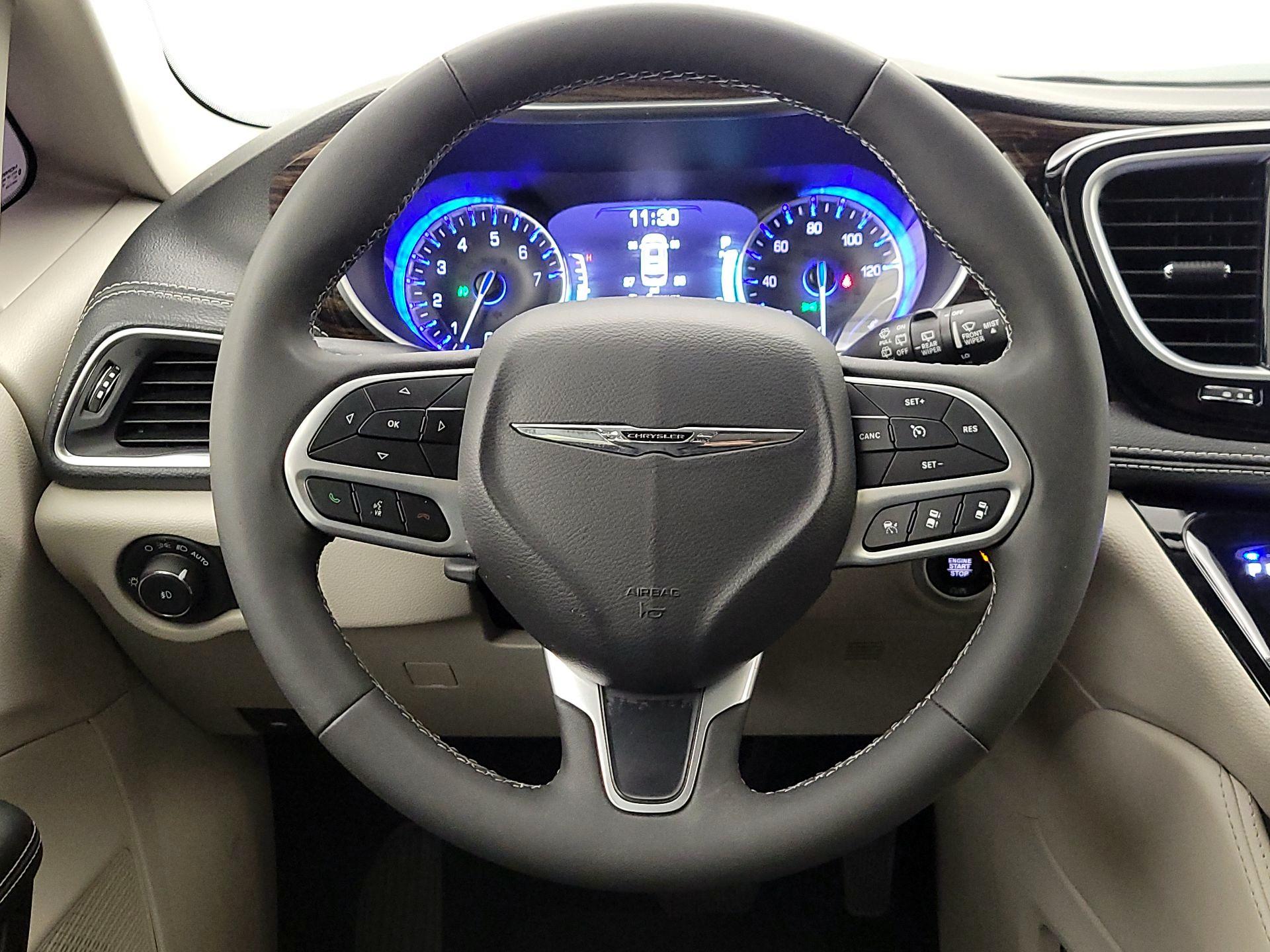 Thumbnail: 2024 Chrysler Pacifica - 10