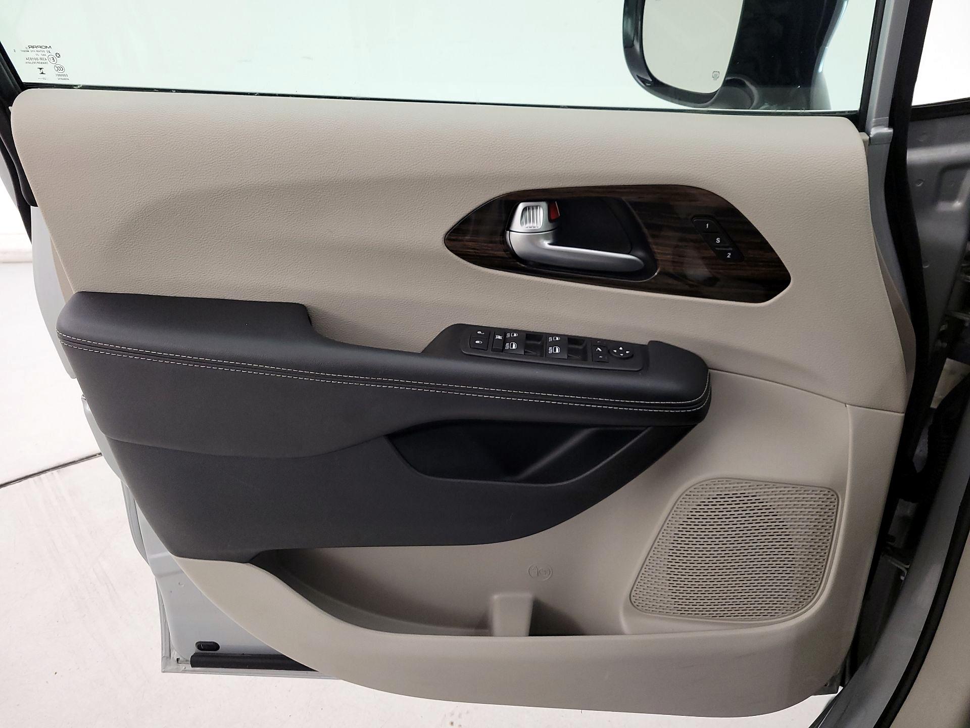 Thumbnail: 2024 Chrysler Pacifica - 12