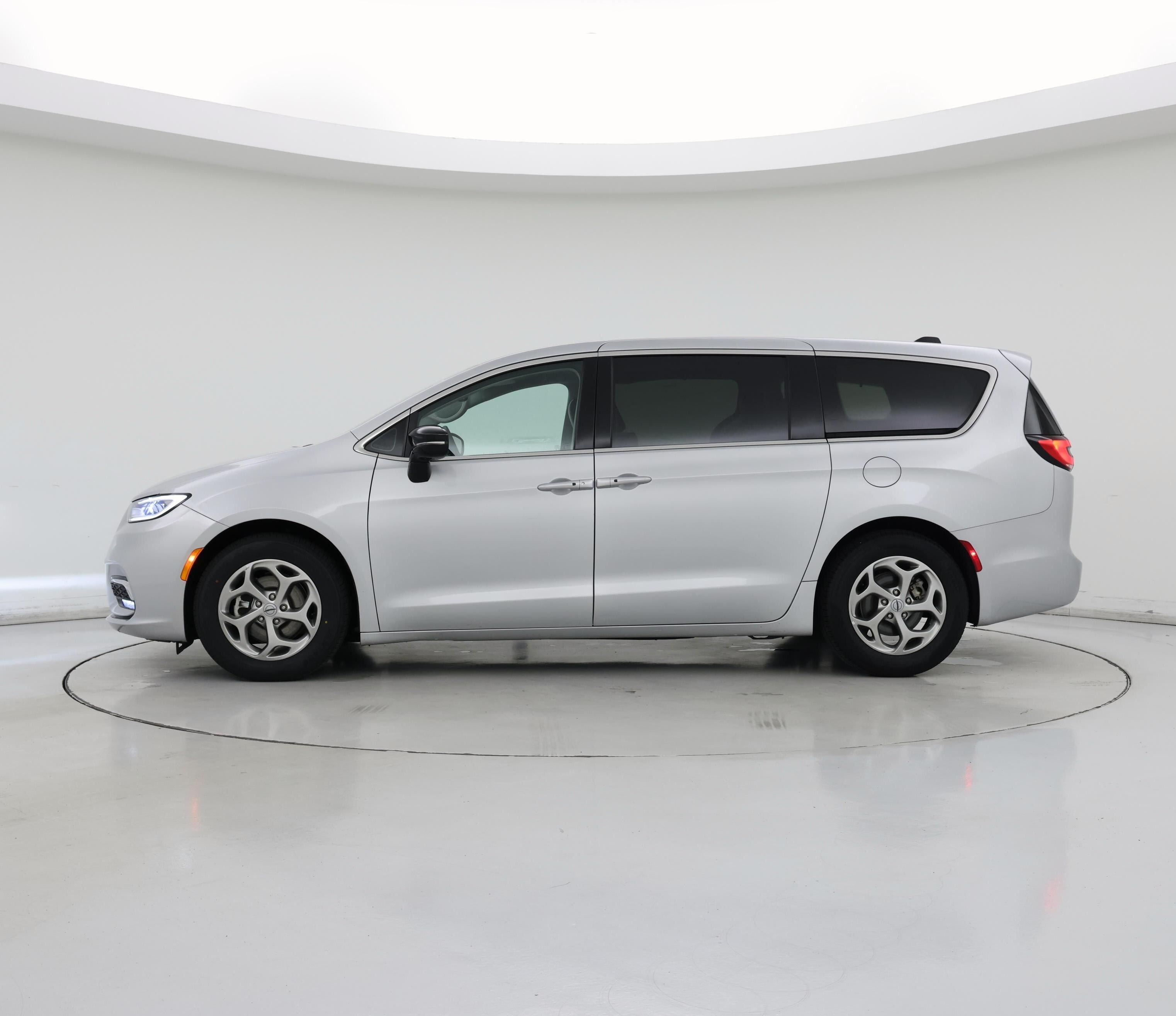 Thumbnail: 2024 Chrysler Pacifica - 3