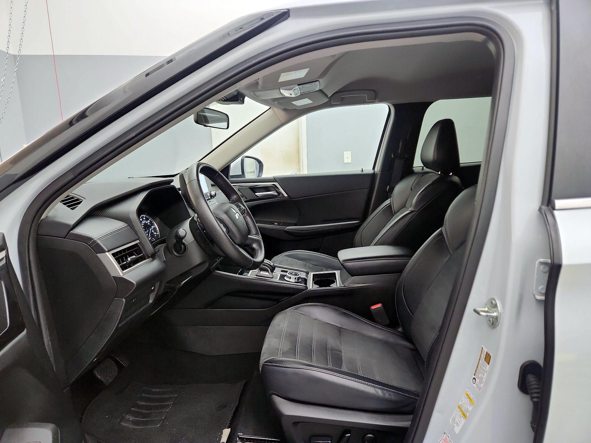 Thumbnail: 2024 Mitsubishi Outlander - 11