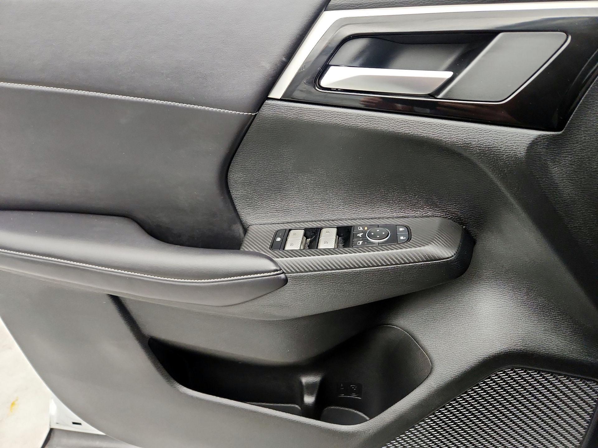 Thumbnail: 2024 Mitsubishi Outlander - 12