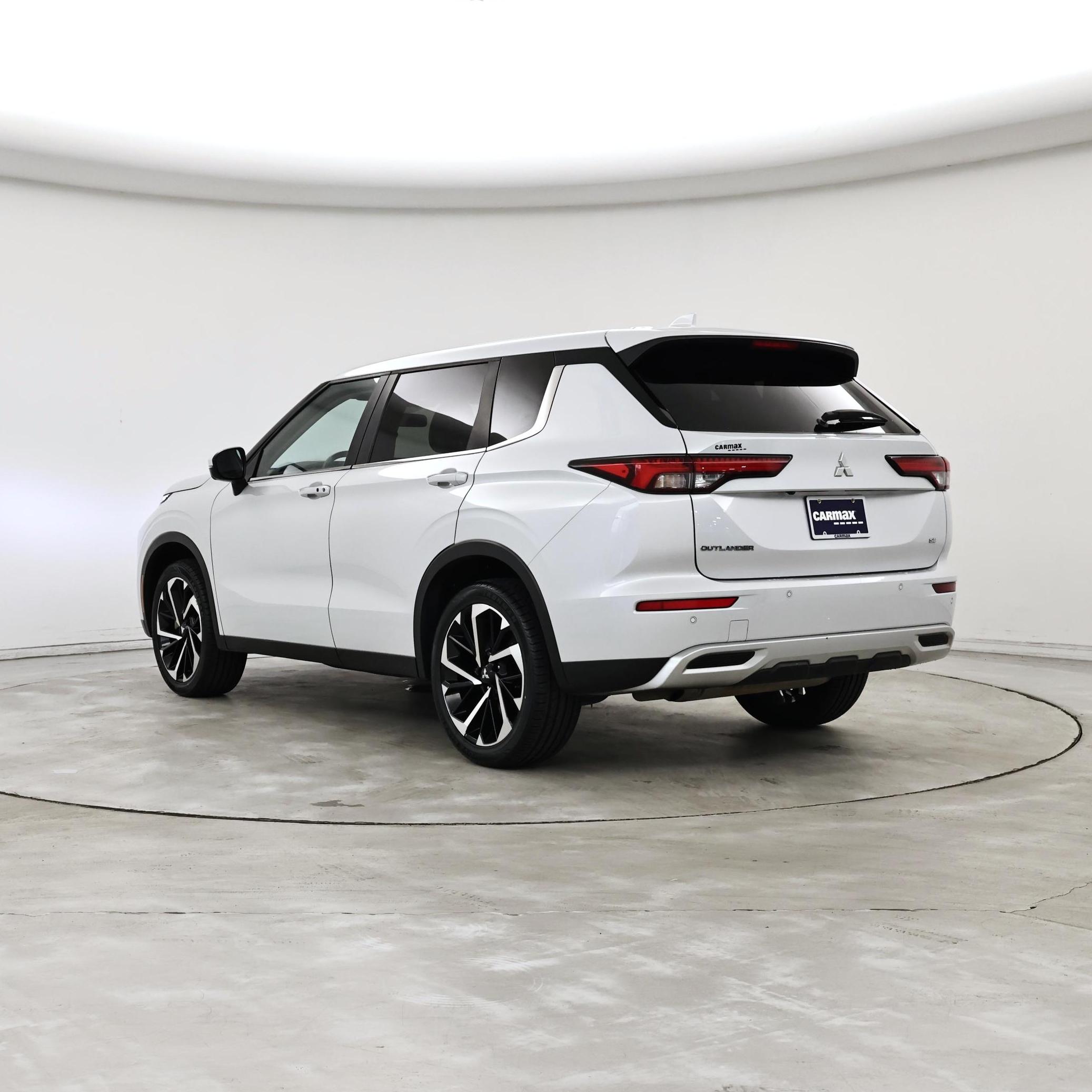 Thumbnail: 2024 Mitsubishi Outlander - 2