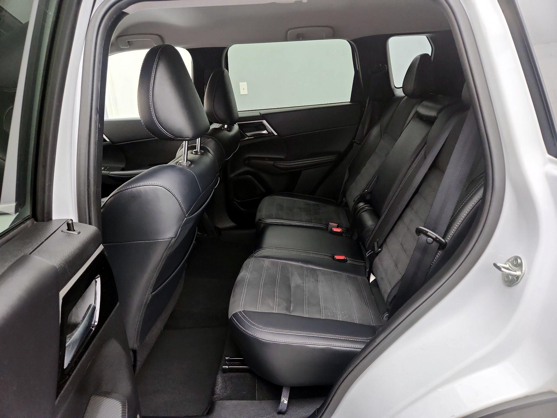 Thumbnail: 2024 Mitsubishi Outlander - 20