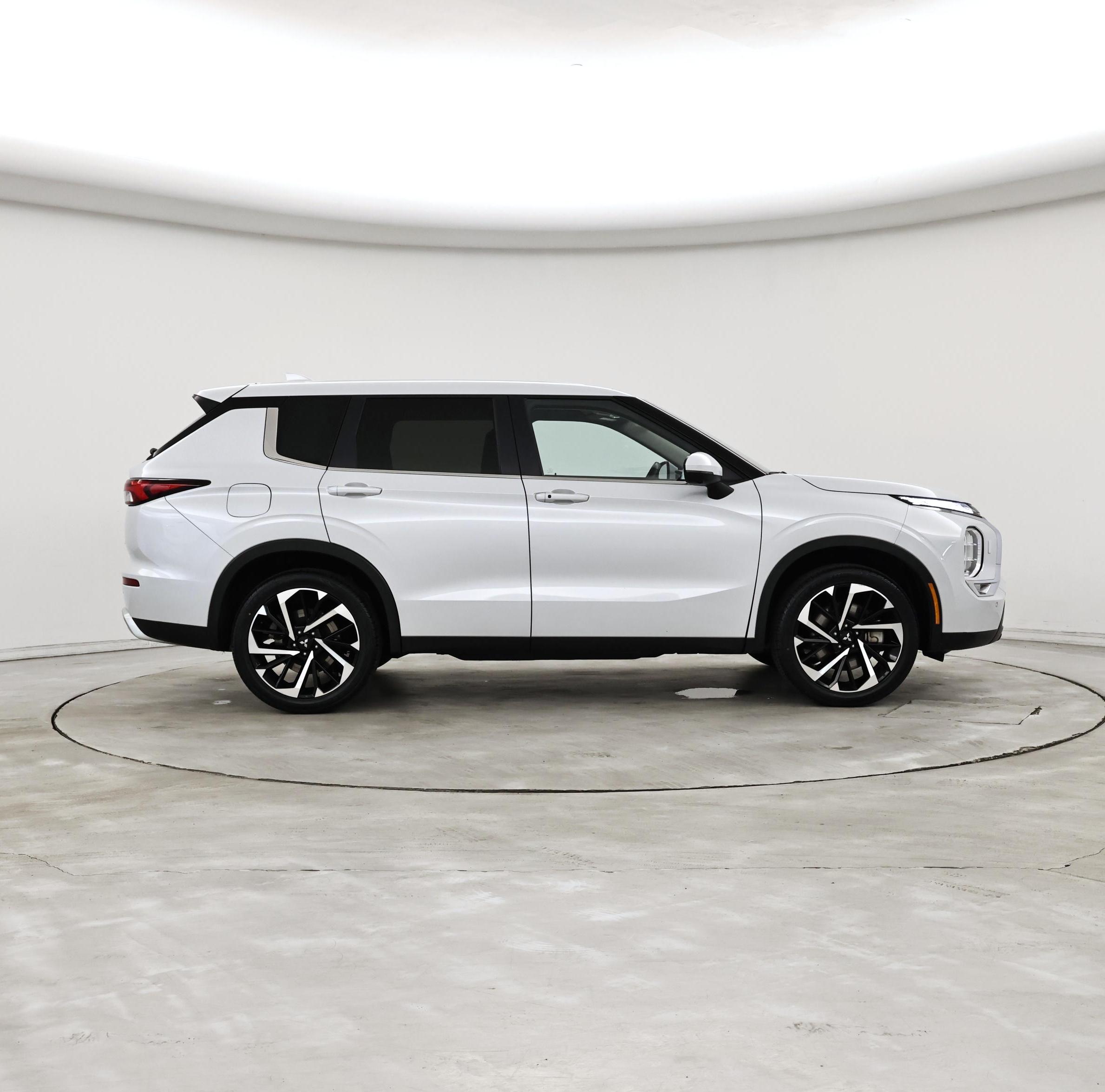 Thumbnail: 2024 Mitsubishi Outlander - 7