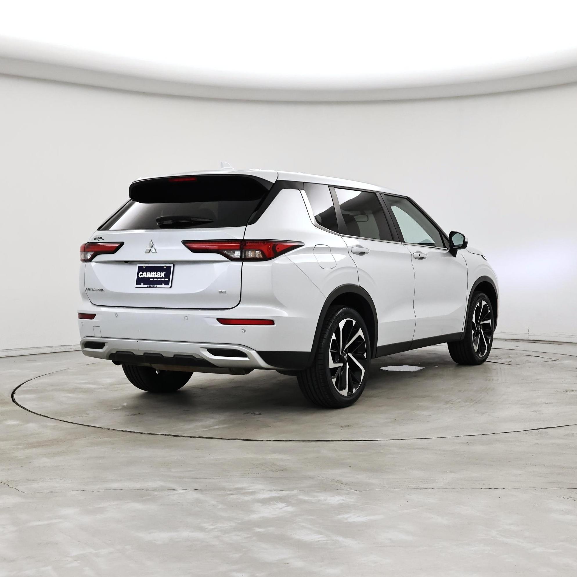 Thumbnail: 2024 Mitsubishi Outlander - 8