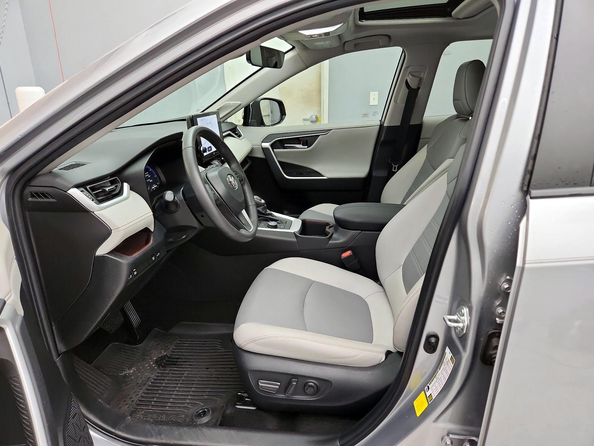 Thumbnail: 2023 Toyota RAV4 - 11