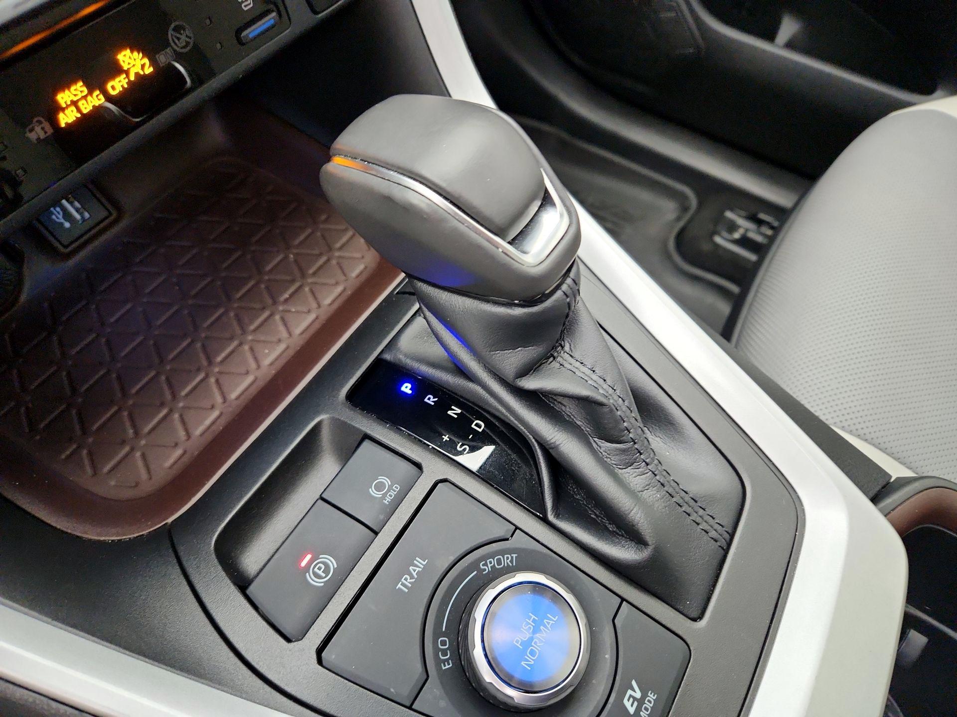 Thumbnail: 2023 Toyota RAV4 - 17