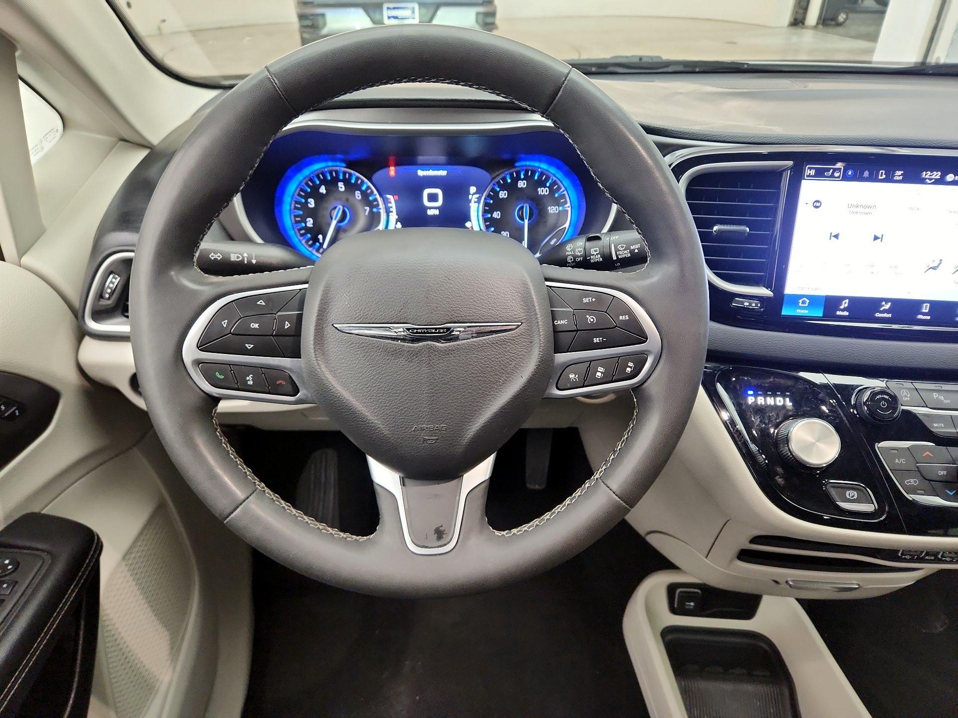 Thumbnail: 2023 Chrysler Pacifica - 10