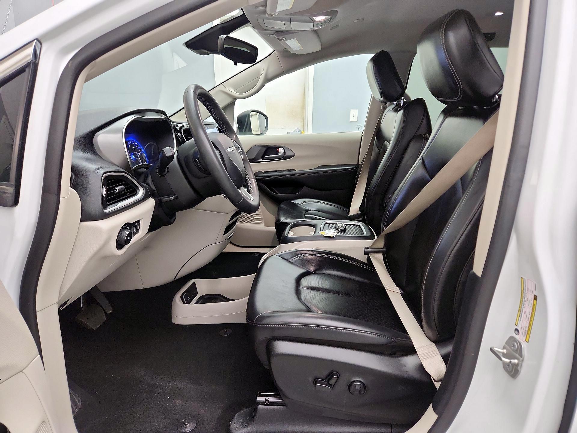 Thumbnail: 2023 Chrysler Pacifica - 11