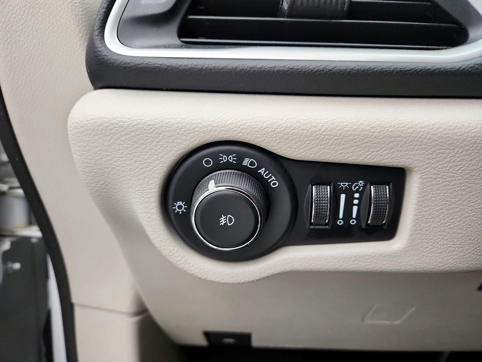 Thumbnail: 2023 Chrysler Pacifica - 13