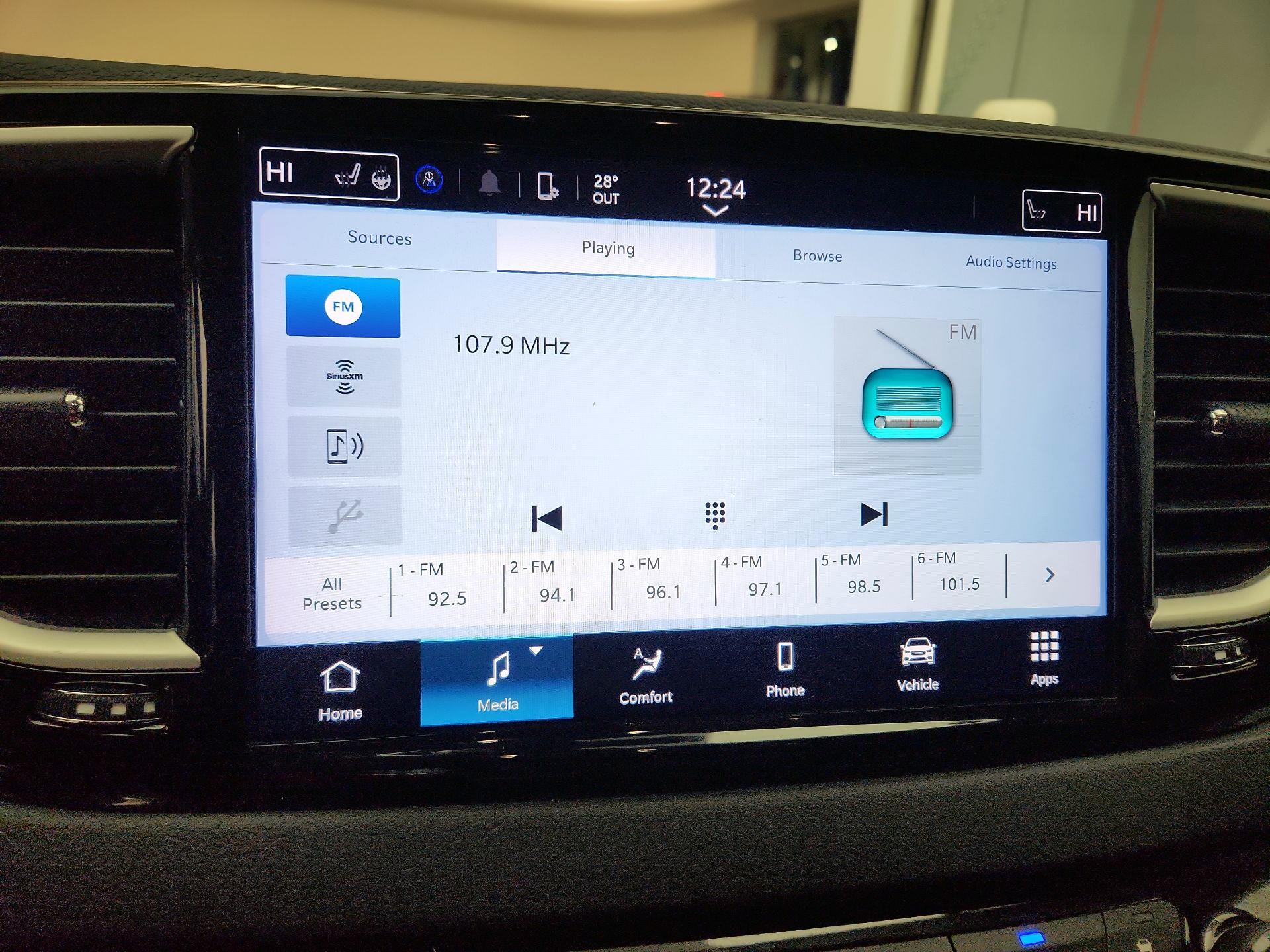 Thumbnail: 2023 Chrysler Pacifica - 15