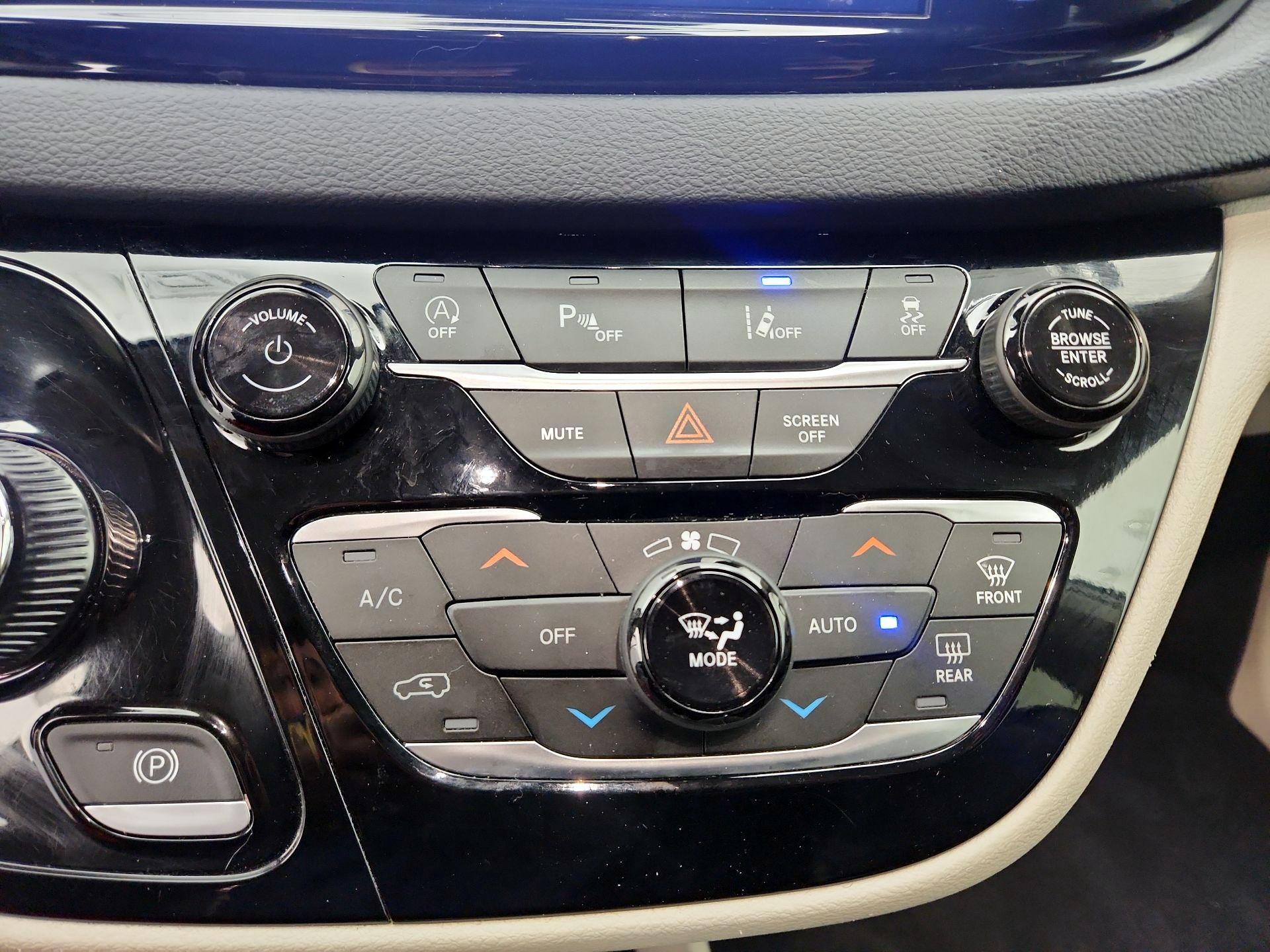 Thumbnail: 2023 Chrysler Pacifica - 16