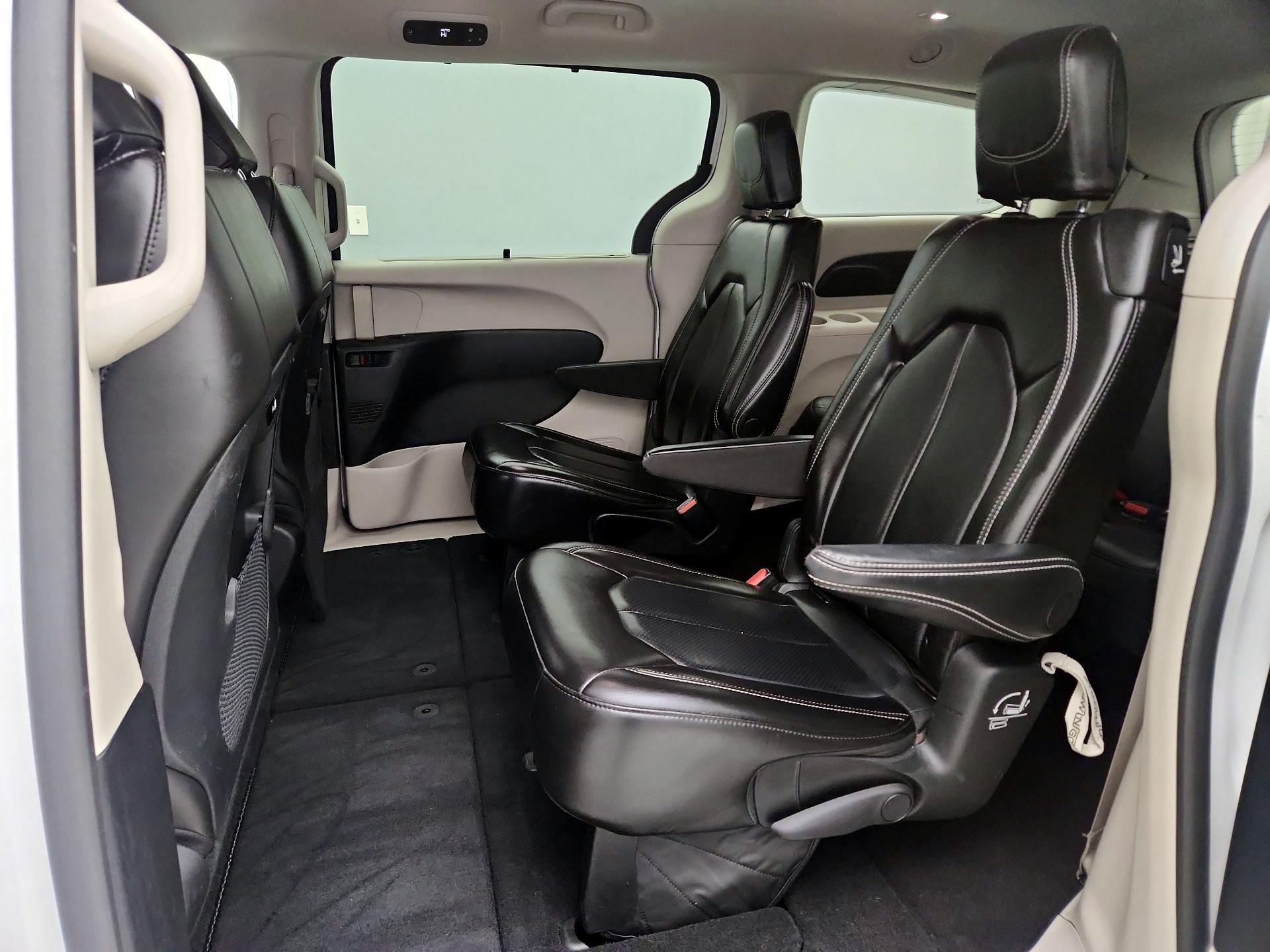 Thumbnail: 2023 Chrysler Pacifica - 19