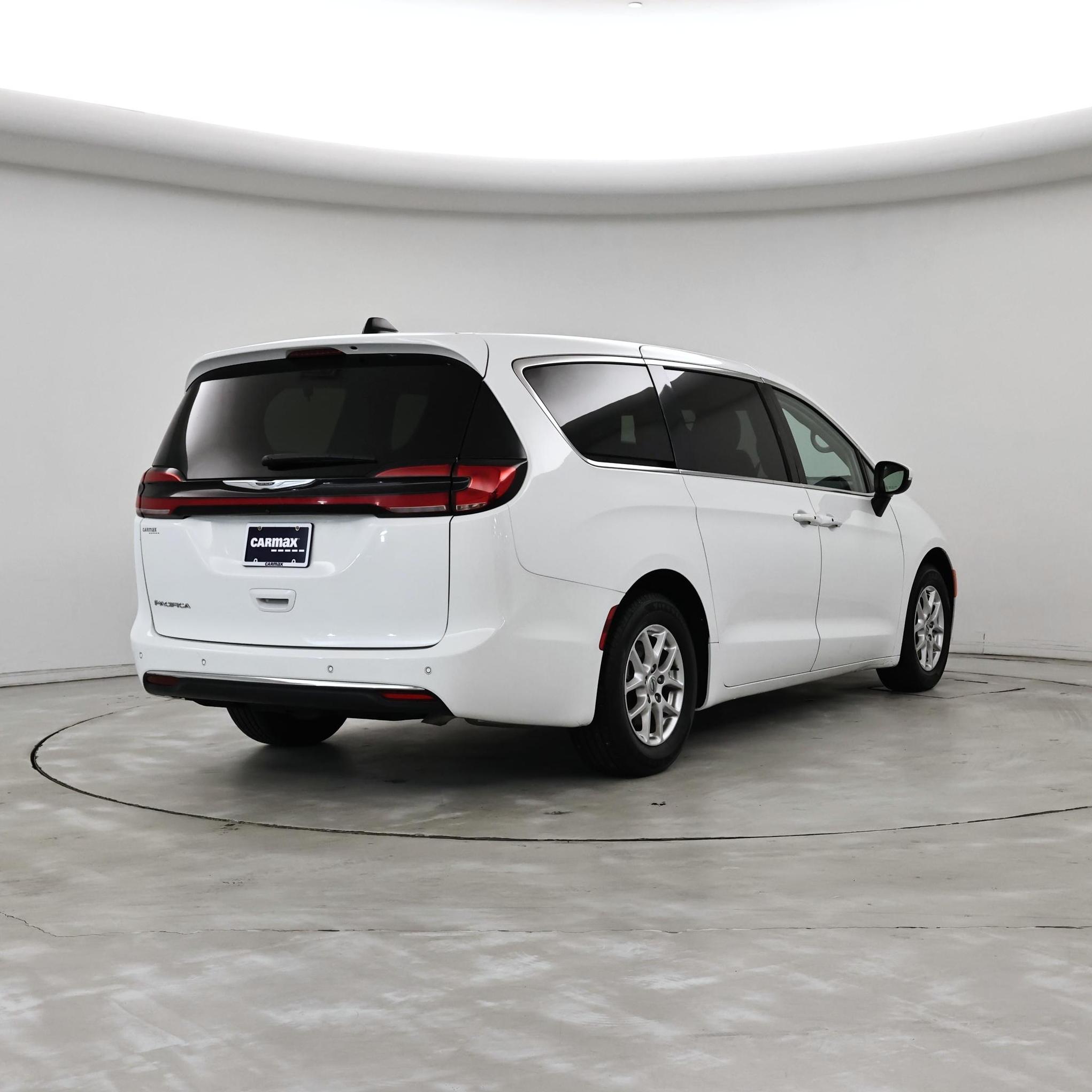 Thumbnail: 2023 Chrysler Pacifica - 8