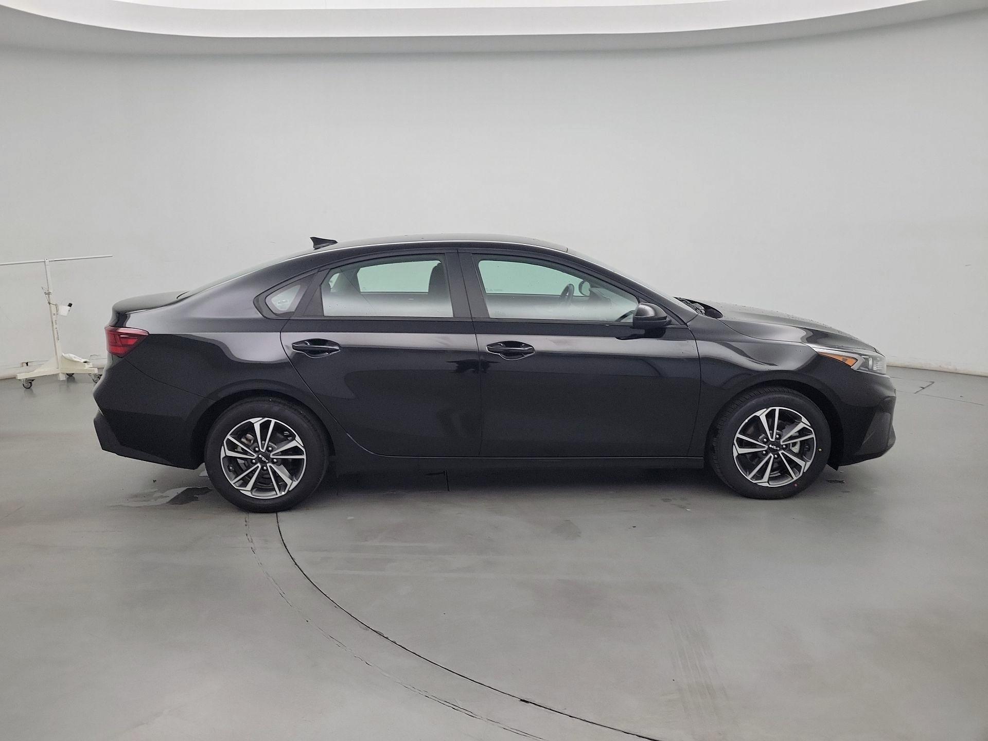 Thumbnail: 2024 Kia Forte - 4