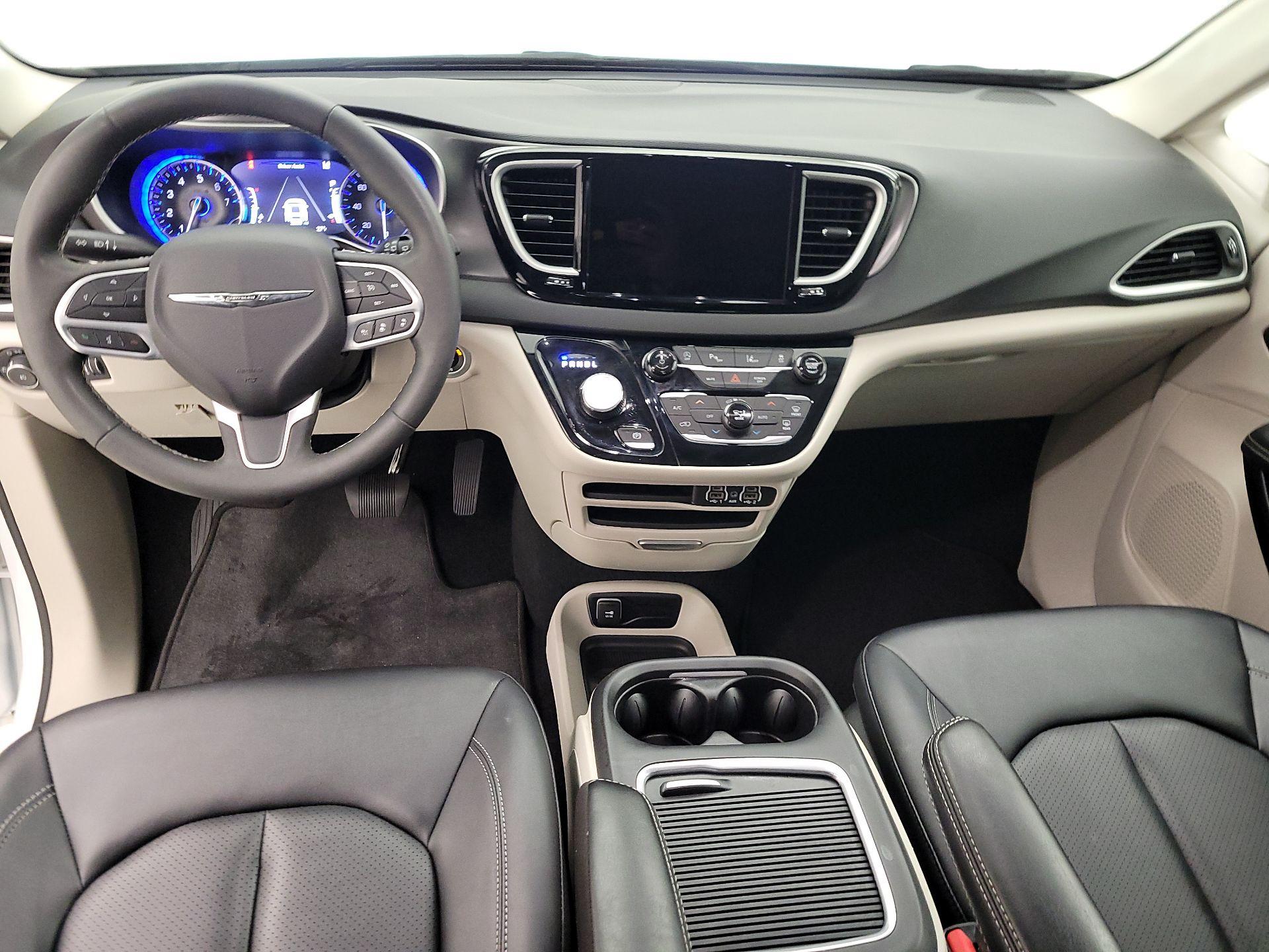 Thumbnail: 2024 Chrysler Pacifica - 9