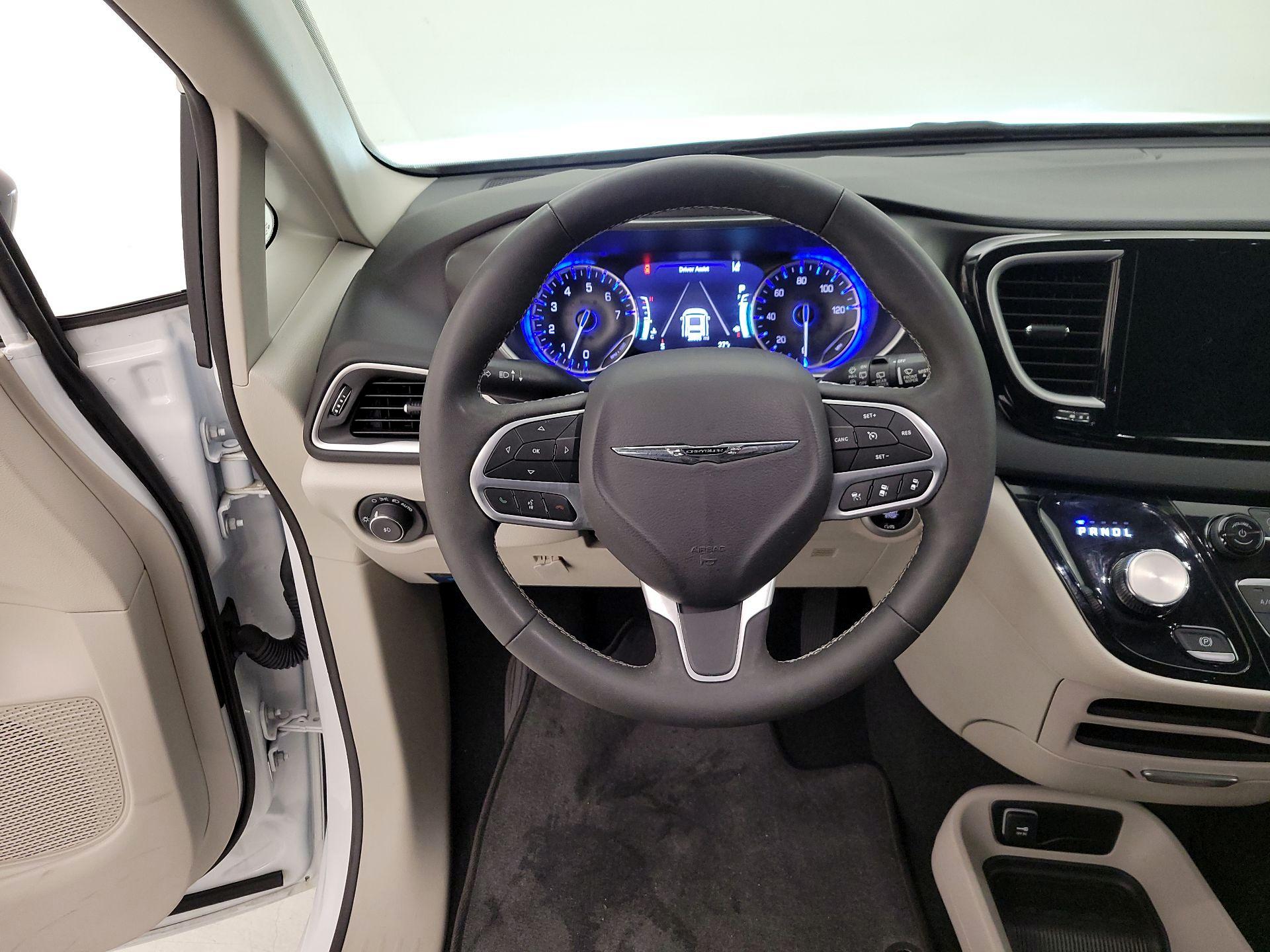 Thumbnail: 2024 Chrysler Pacifica - 10