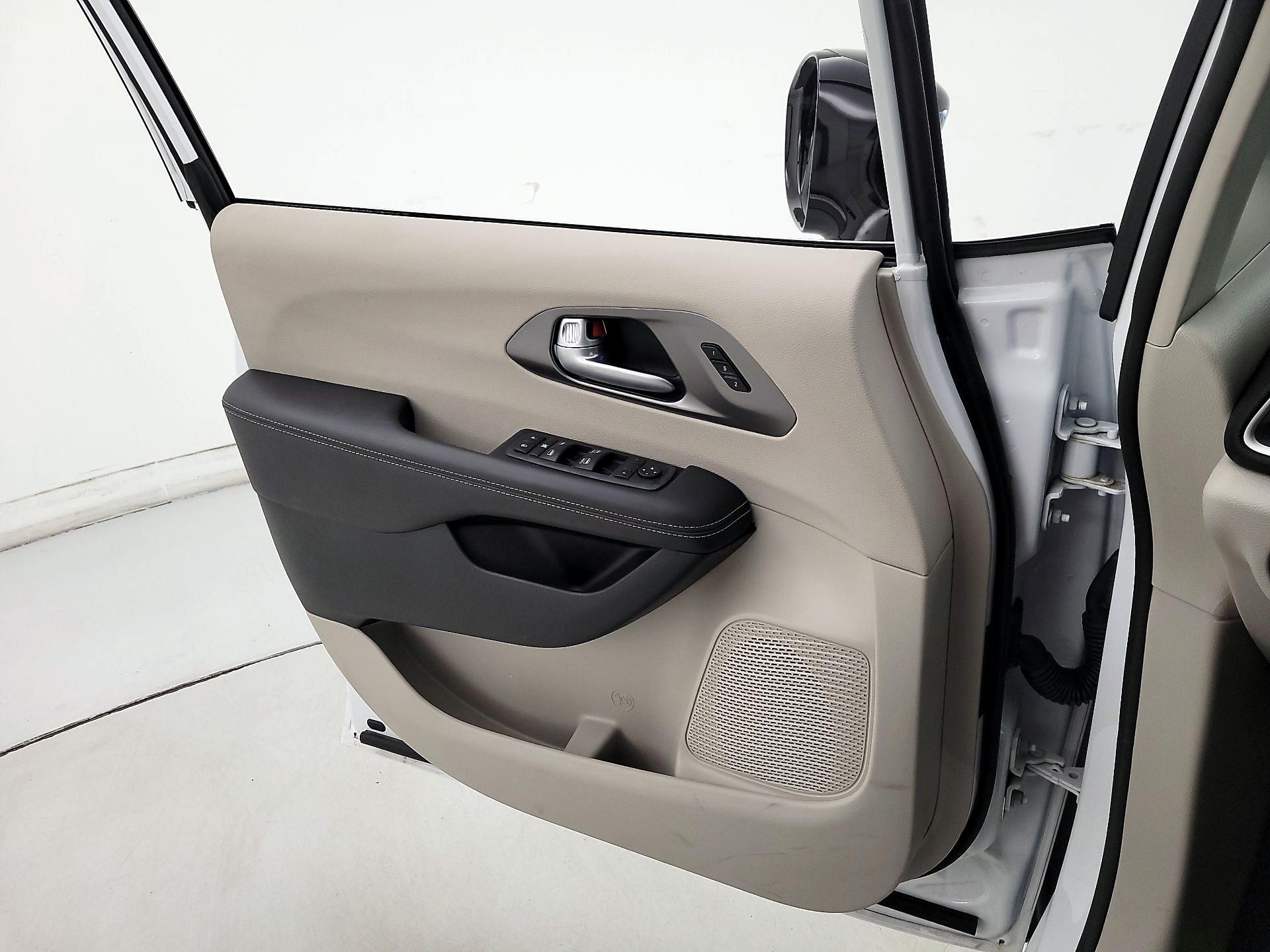 Thumbnail: 2024 Chrysler Pacifica - 12