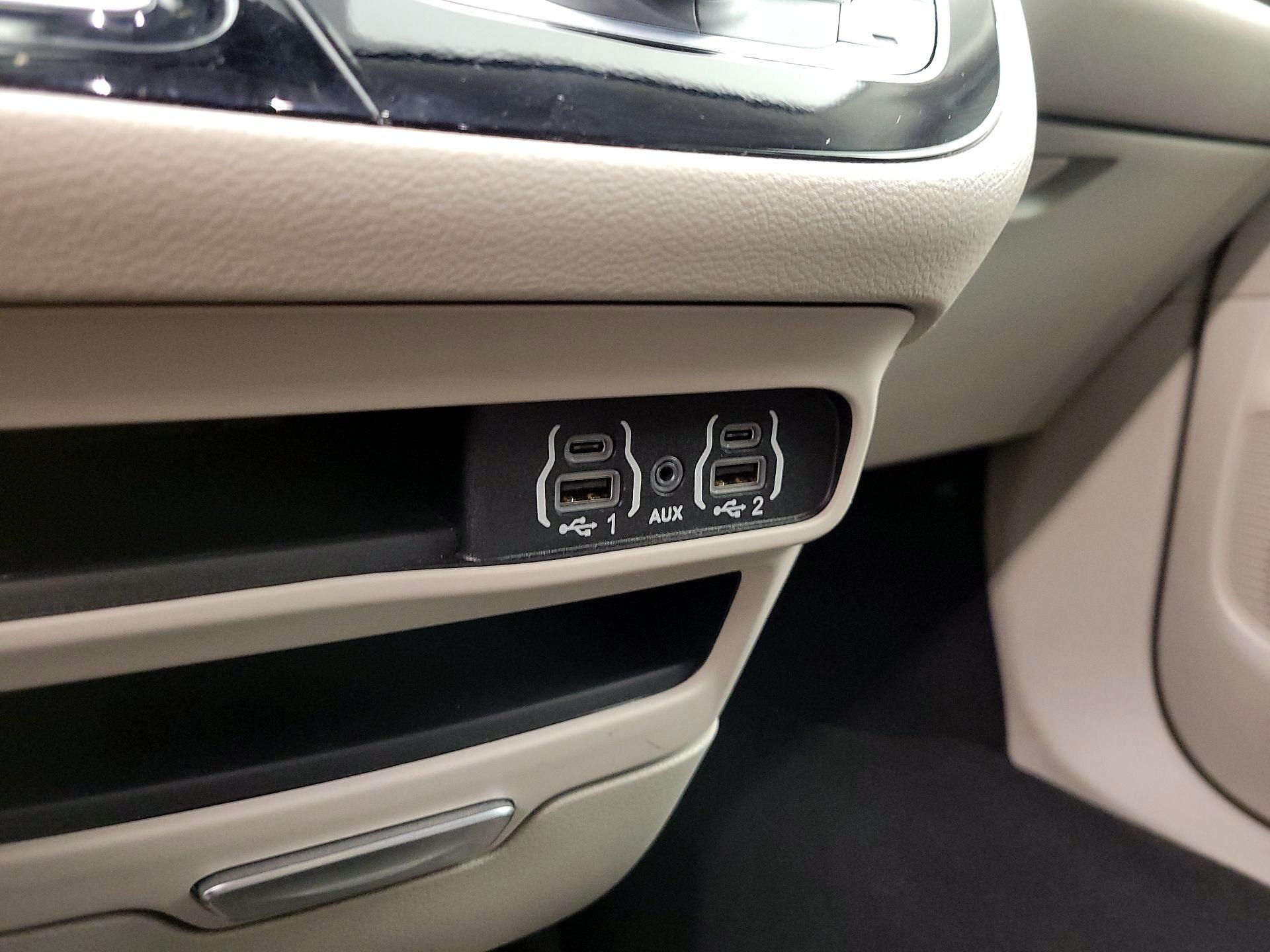 Thumbnail: 2024 Chrysler Pacifica - 18