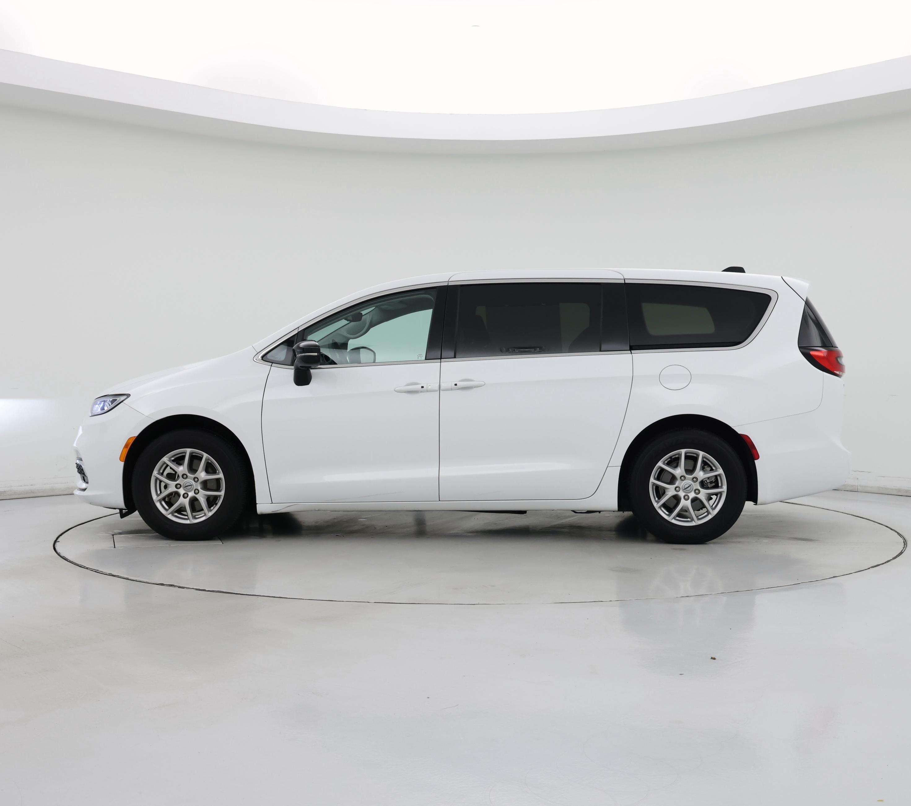 Thumbnail: 2024 Chrysler Pacifica - 3