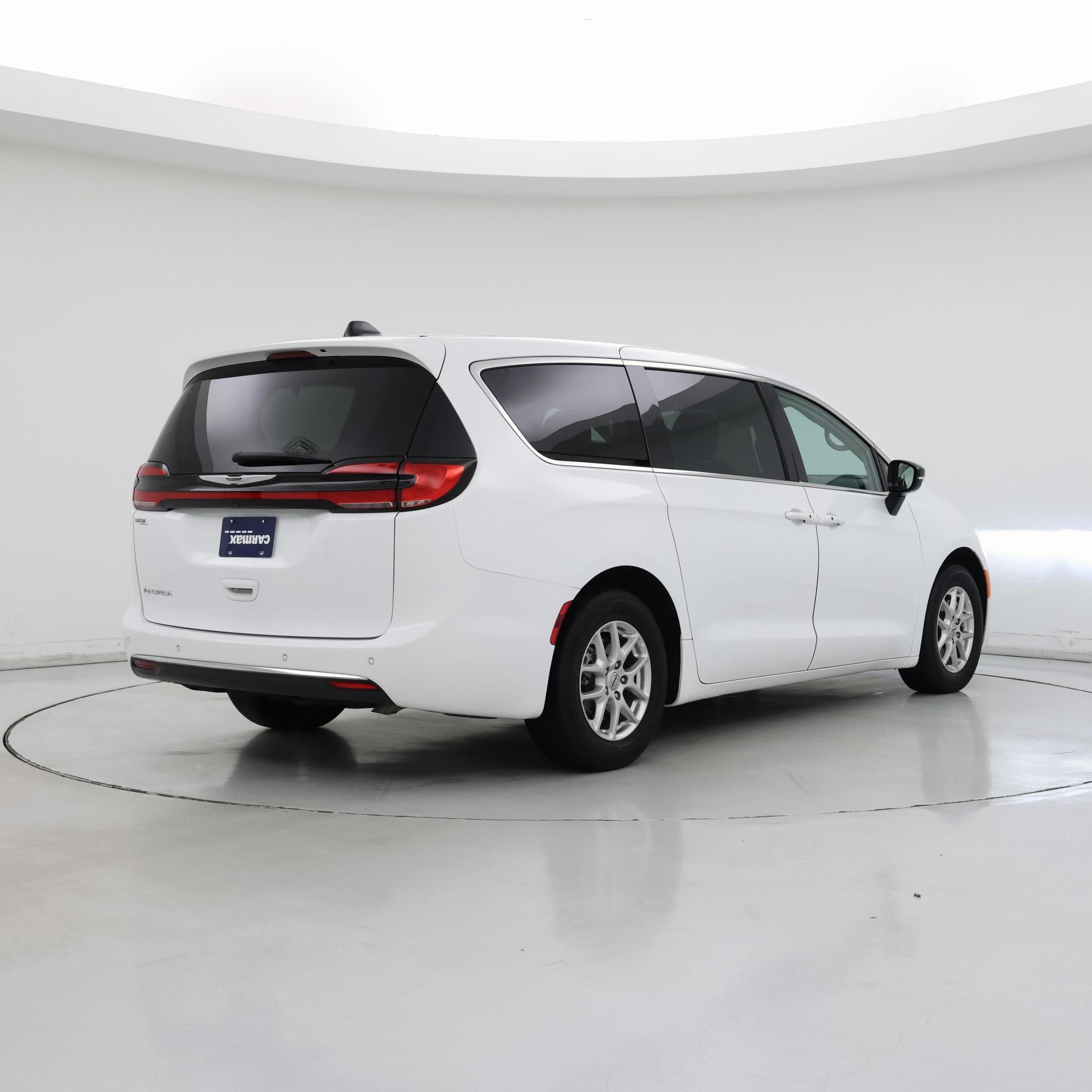 Thumbnail: 2024 Chrysler Pacifica - 8