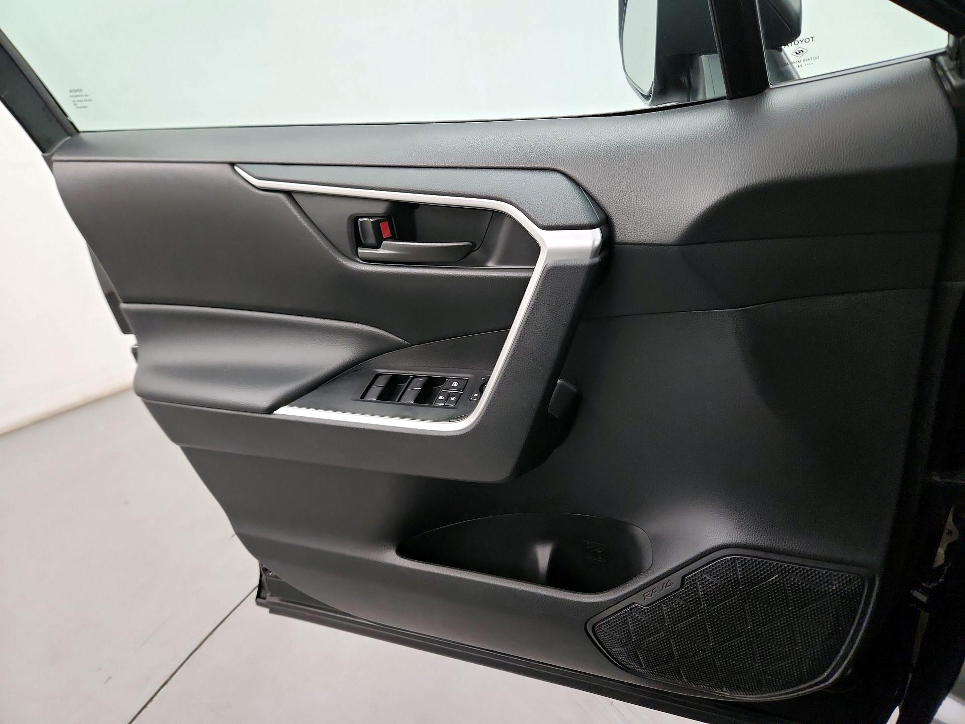 Thumbnail: 2024 Toyota RAV4 - 10