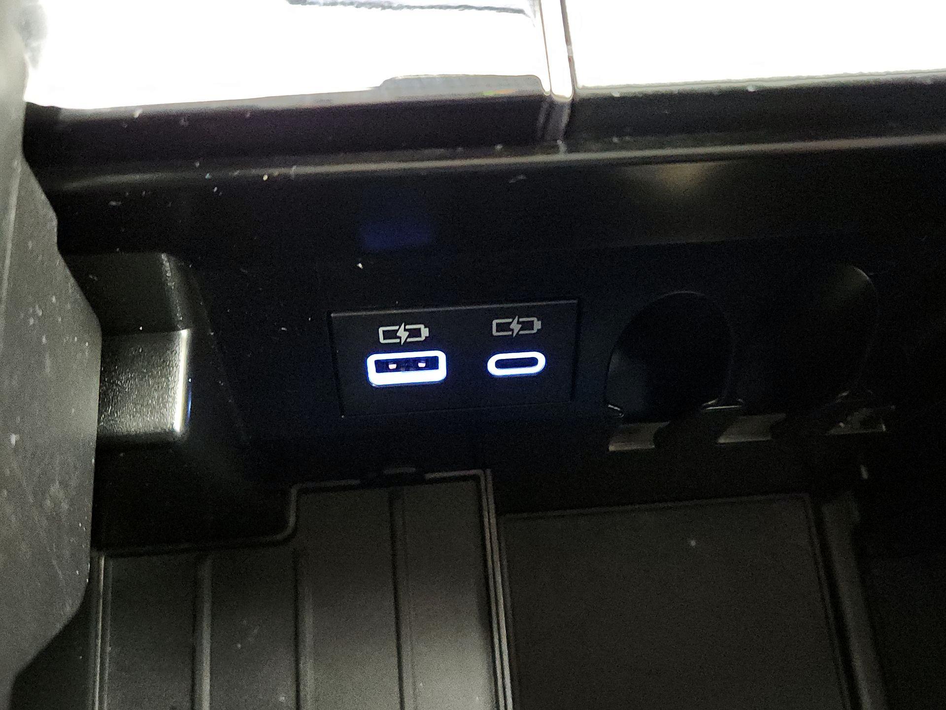 Thumbnail: 2022 Toyota Tundra - 18