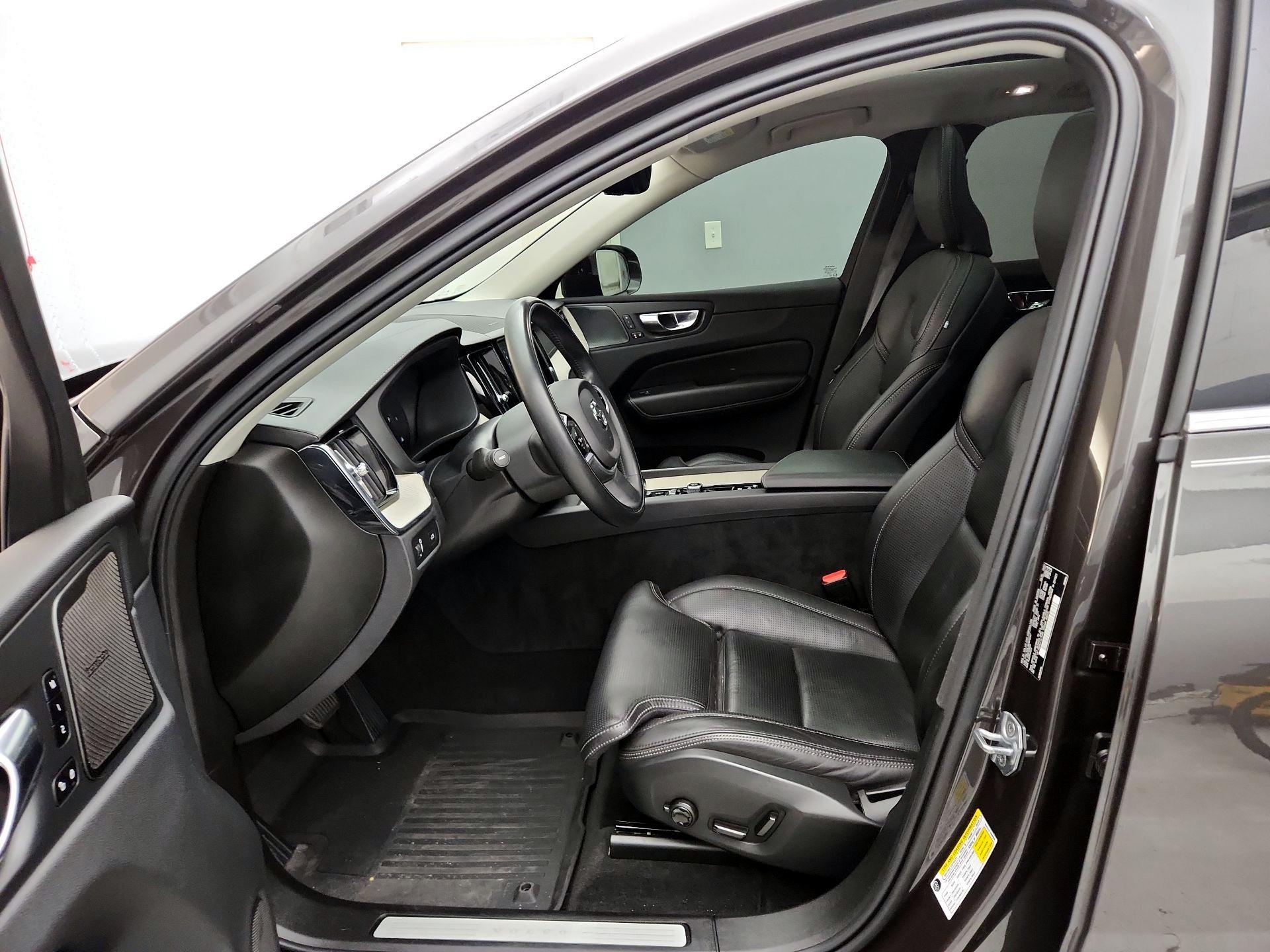 Thumbnail: 2022 Volvo XC60 - 11