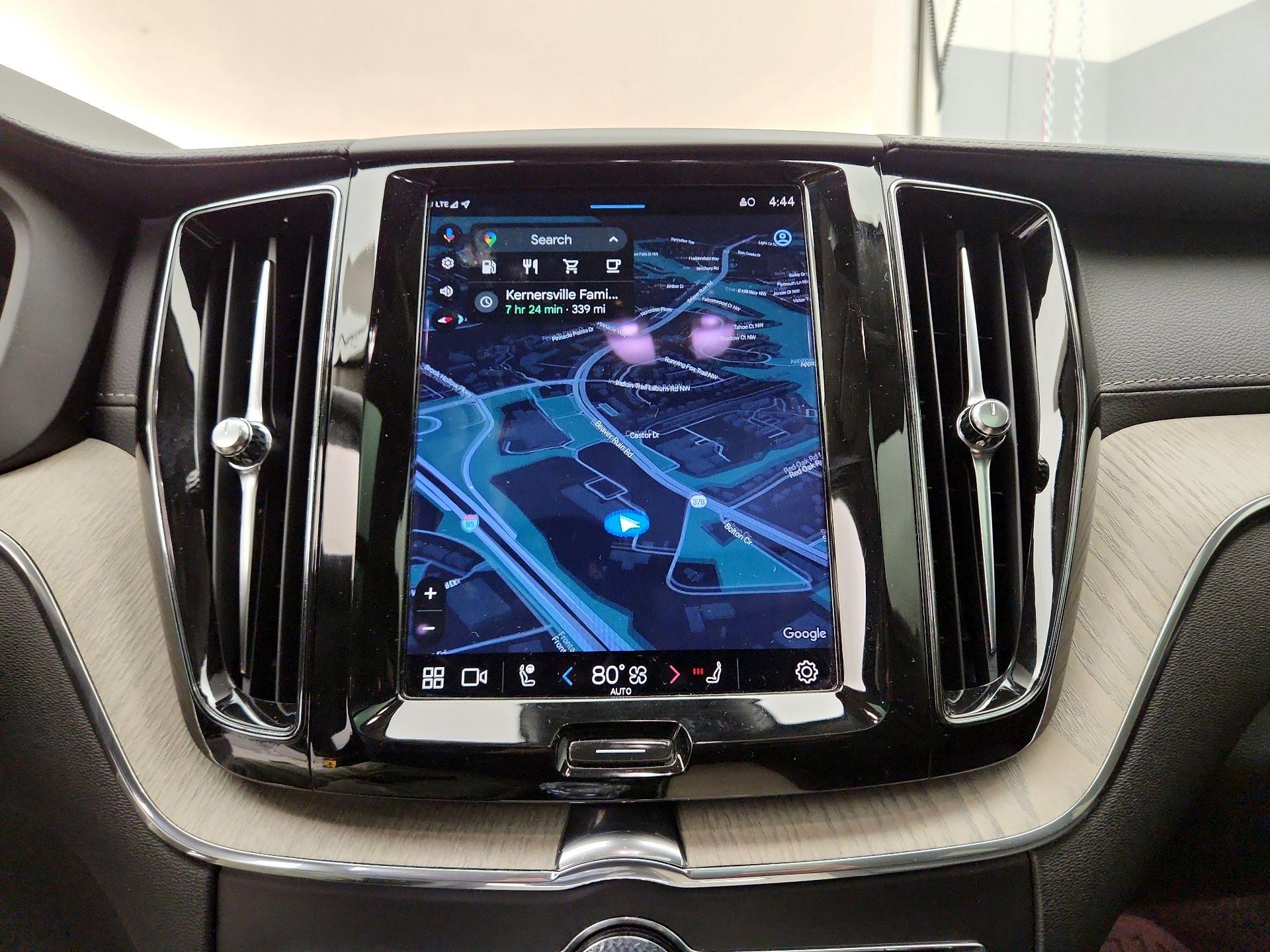 Thumbnail: 2022 Volvo XC60 - 14