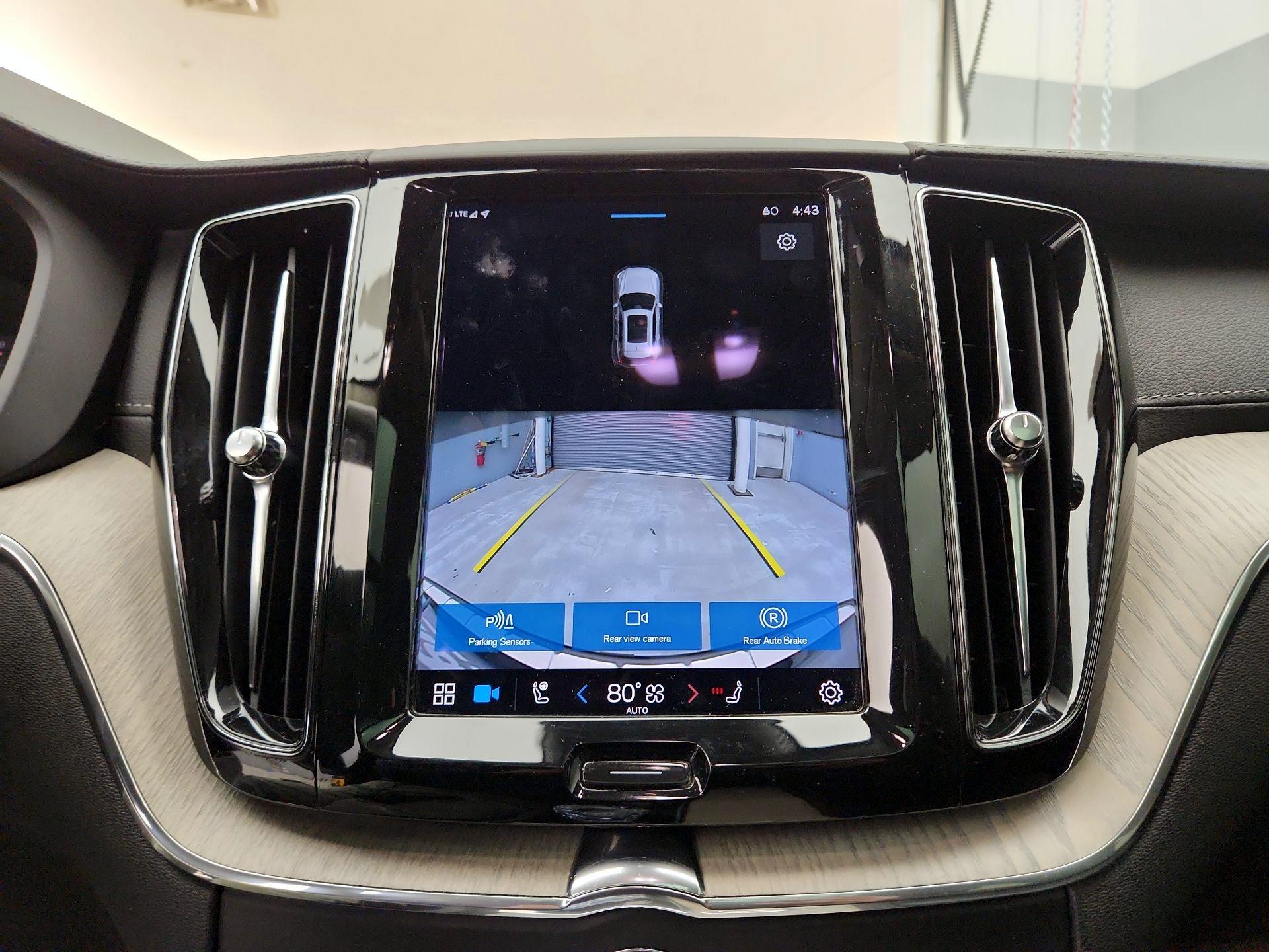 Thumbnail: 2022 Volvo XC60 - 15