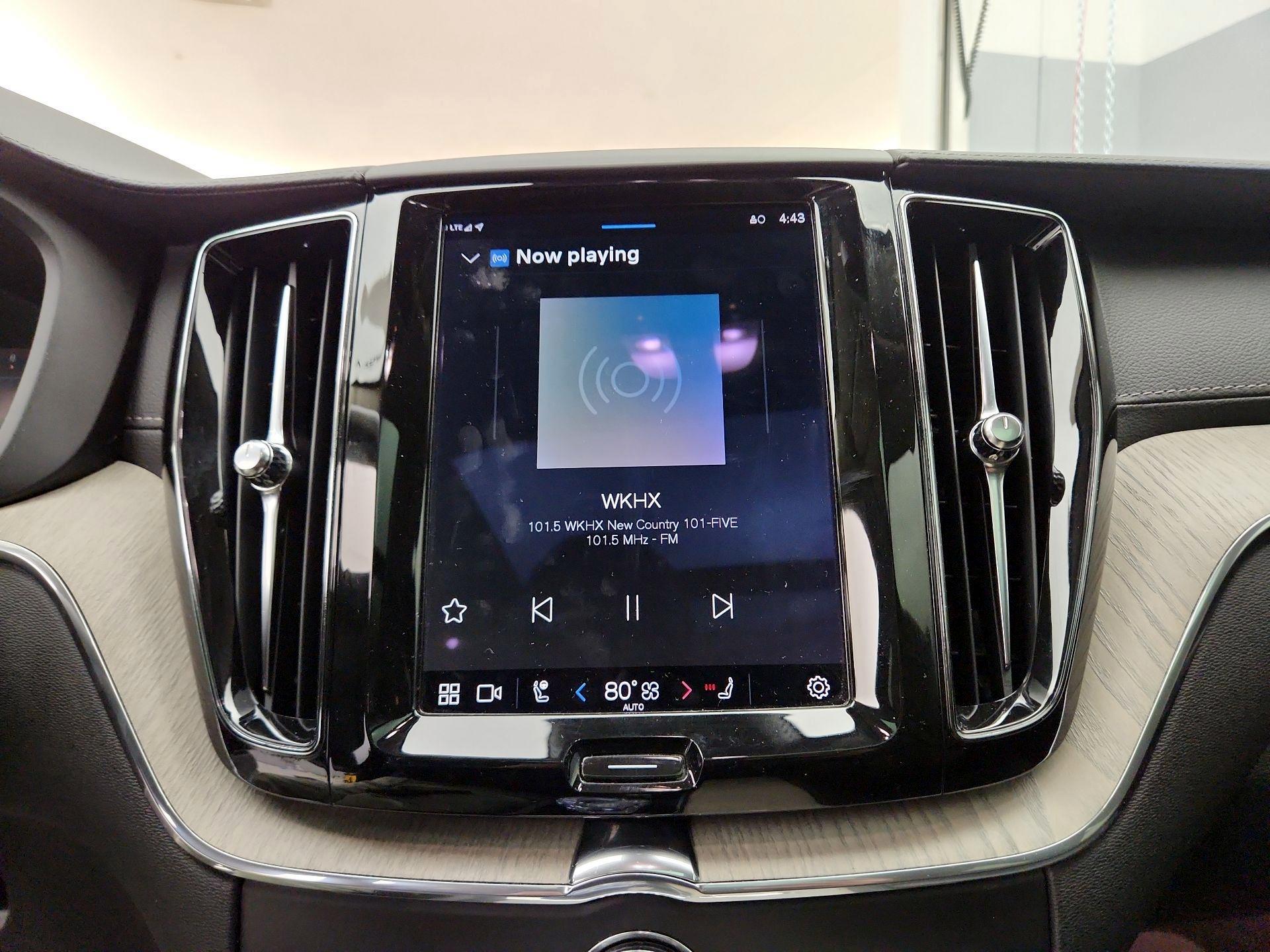 Thumbnail: 2022 Volvo XC60 - 16