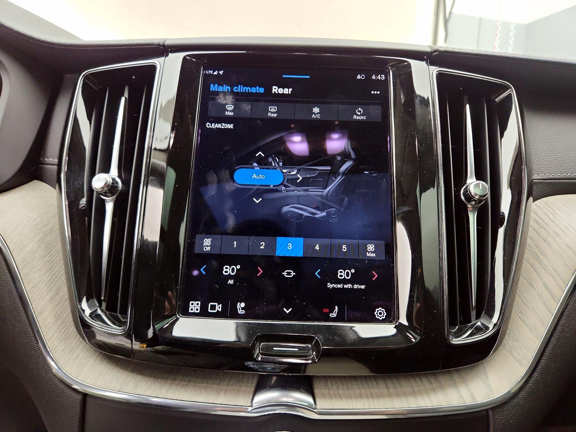 Thumbnail: 2022 Volvo XC60 - 17