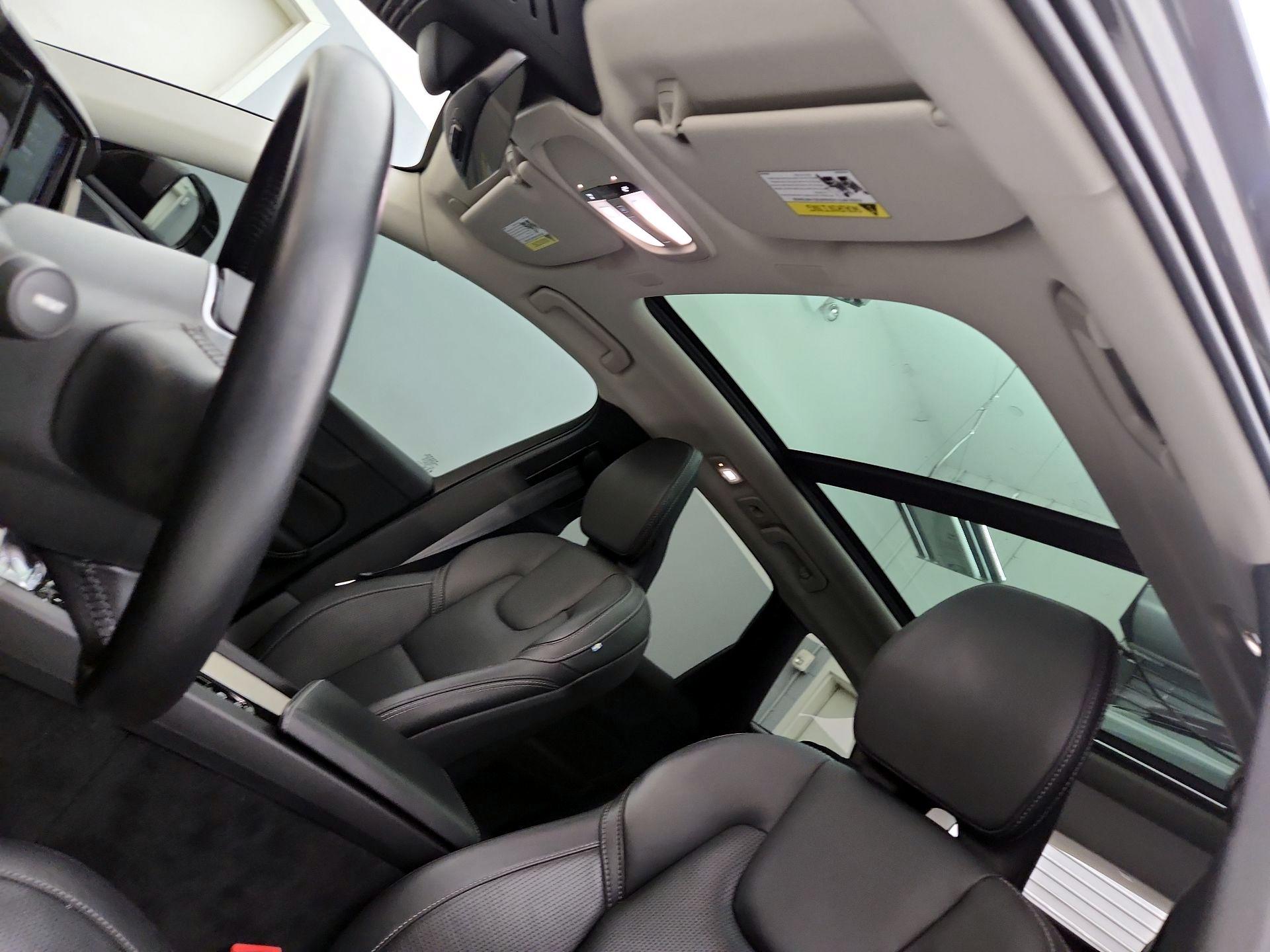 Thumbnail: 2022 Volvo XC60 - 20