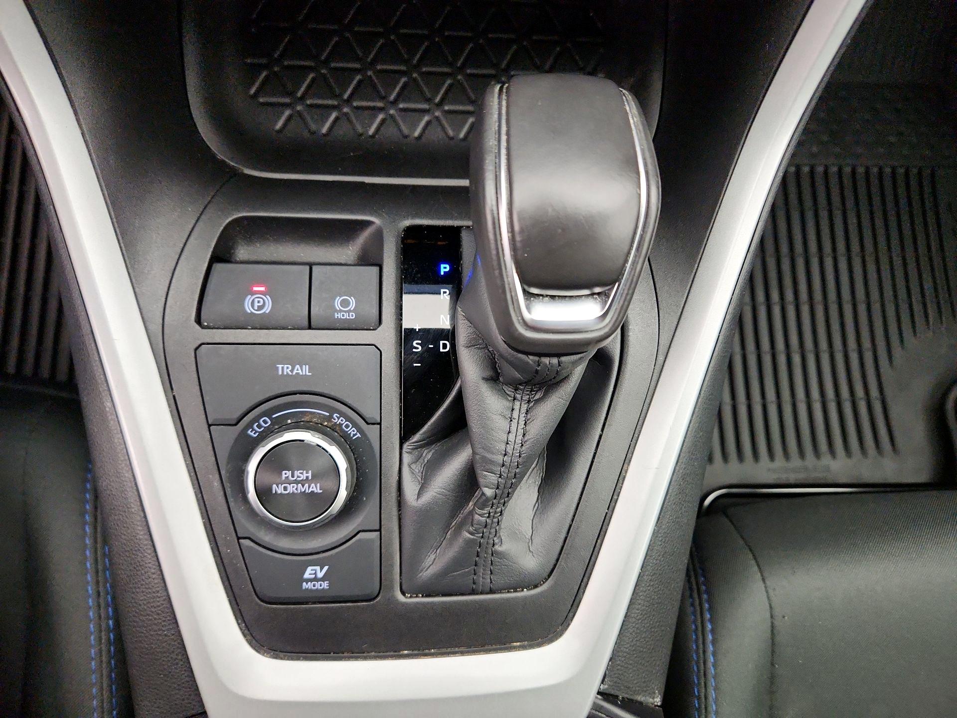 Thumbnail: 2023 Toyota RAV4 - 17