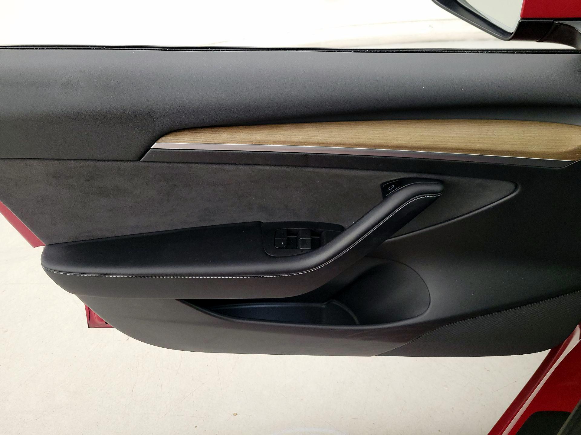 Thumbnail: 2022 Tesla Model 3 - 12