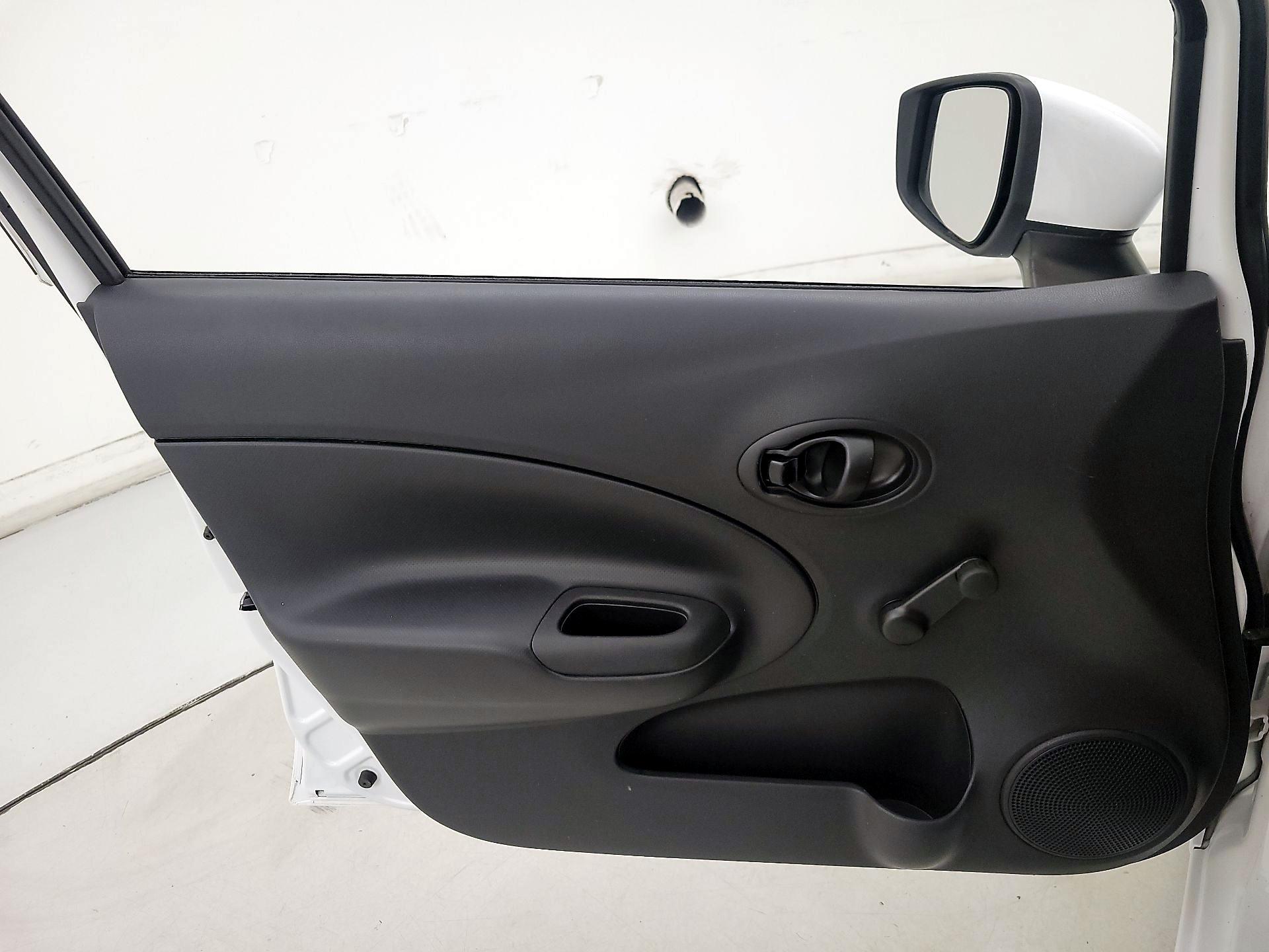 Thumbnail: 2015 Nissan Versa Note - 12