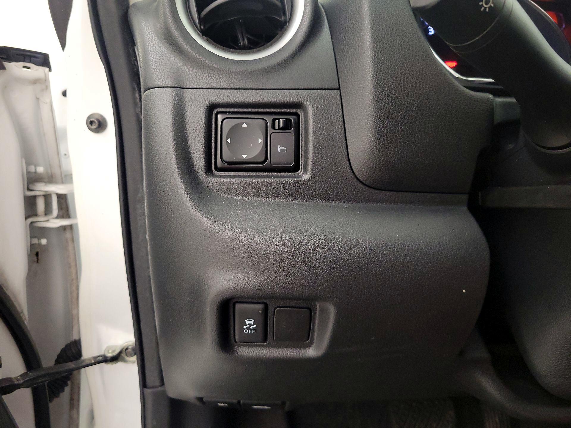 Thumbnail: 2015 Nissan Versa Note - 13