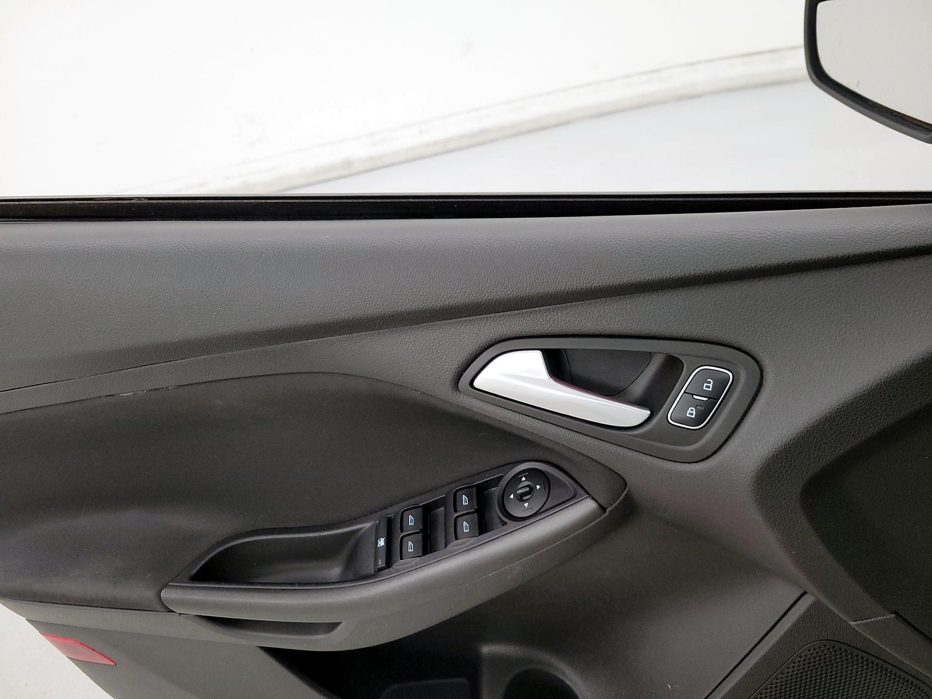 Thumbnail: 2017 Ford Focus - 12